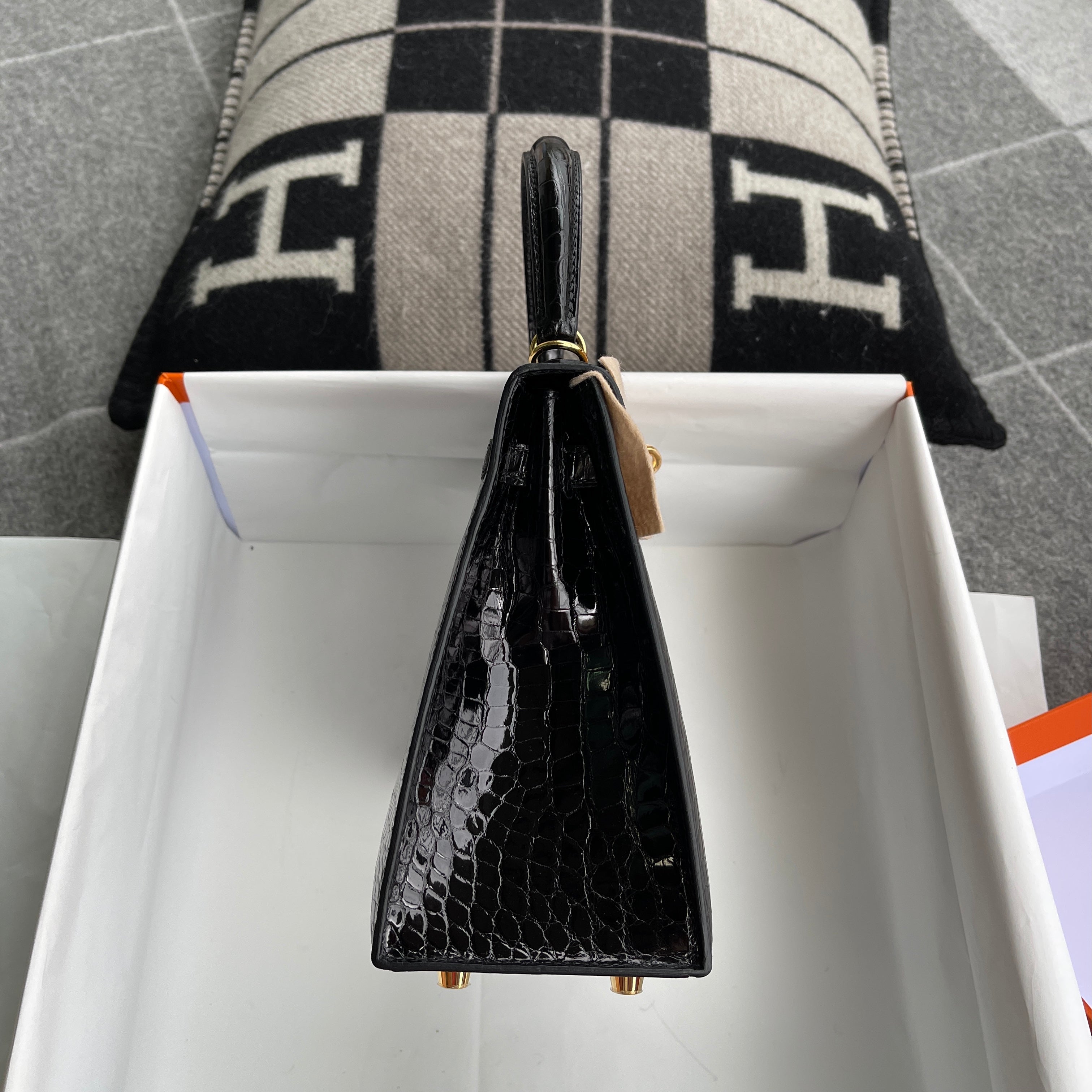 KELLY 25 SHINY (LISSE) PROSUS CROCODILE LEATHER NOIR (BLACK) WITH GOLD HARDWARE (GHW)
