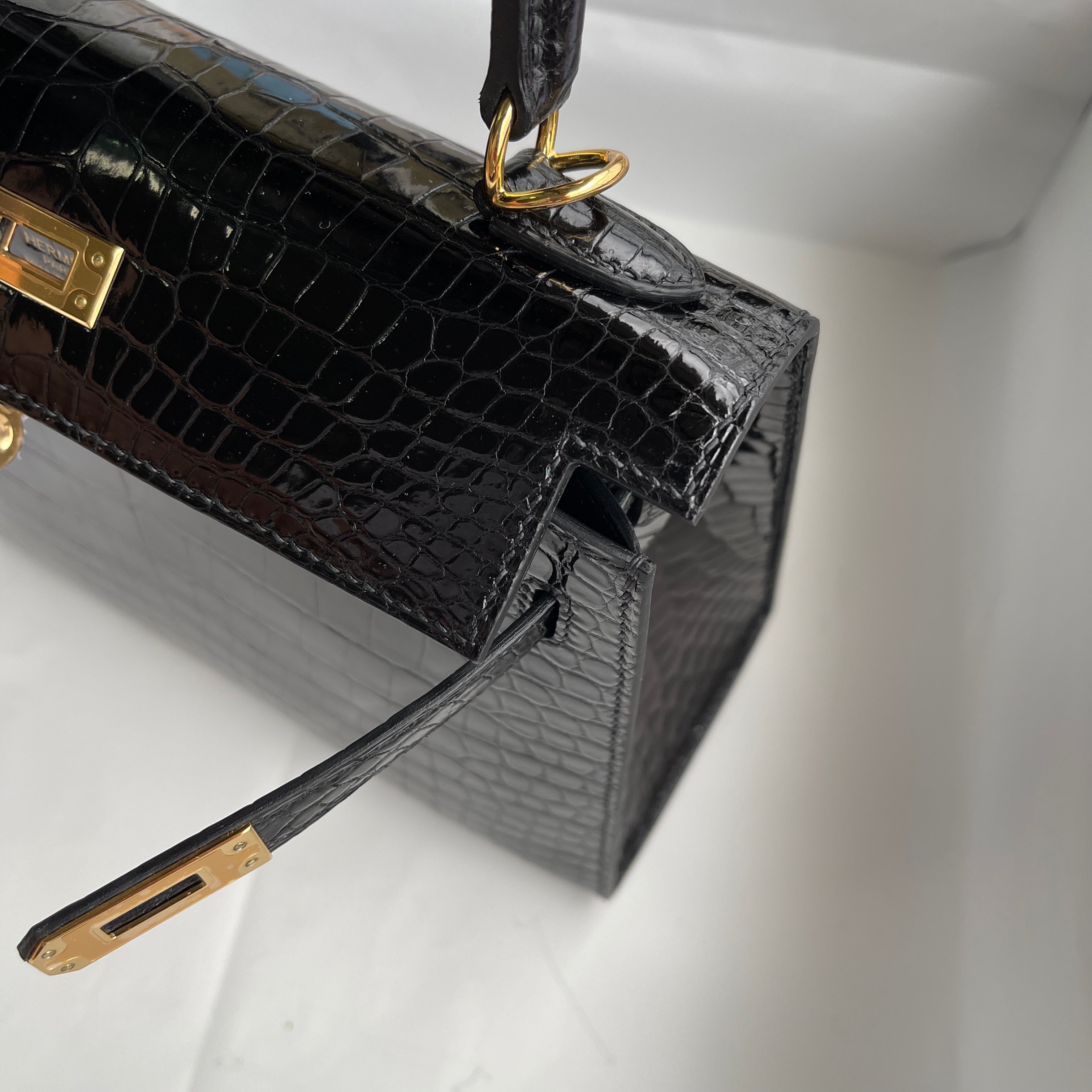 KELLY 25 SHINY (LISSE) PROSUS CROCODILE LEATHER NOIR (BLACK) WITH GOLD HARDWARE (GHW)