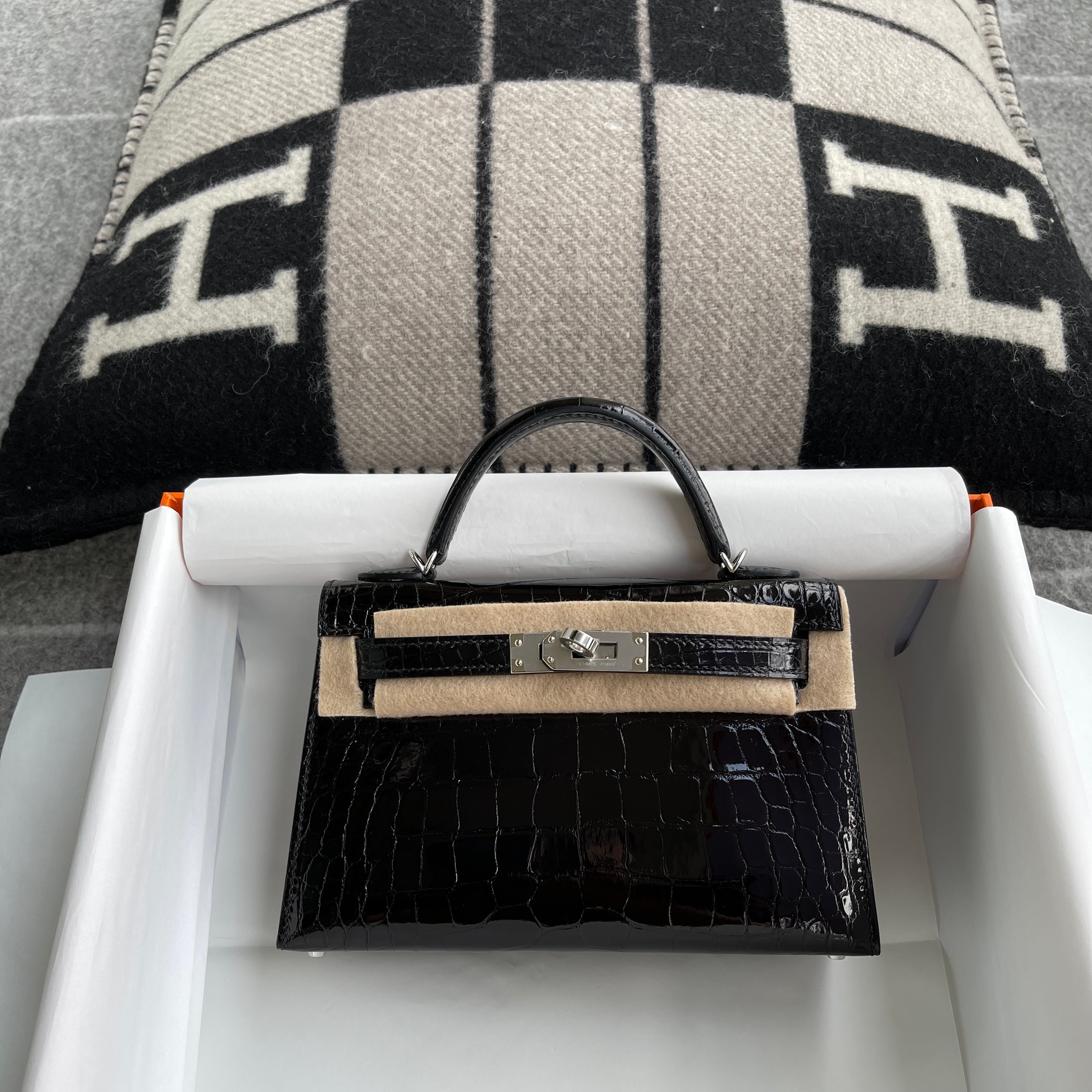 MINI KELLY II (20) SHINY (LISSE) MISSISSIPPIENSIS ALLIGATOR LEATHER NOIR (BLACK) WITH PALLADIUM HARDWARE (PHW)