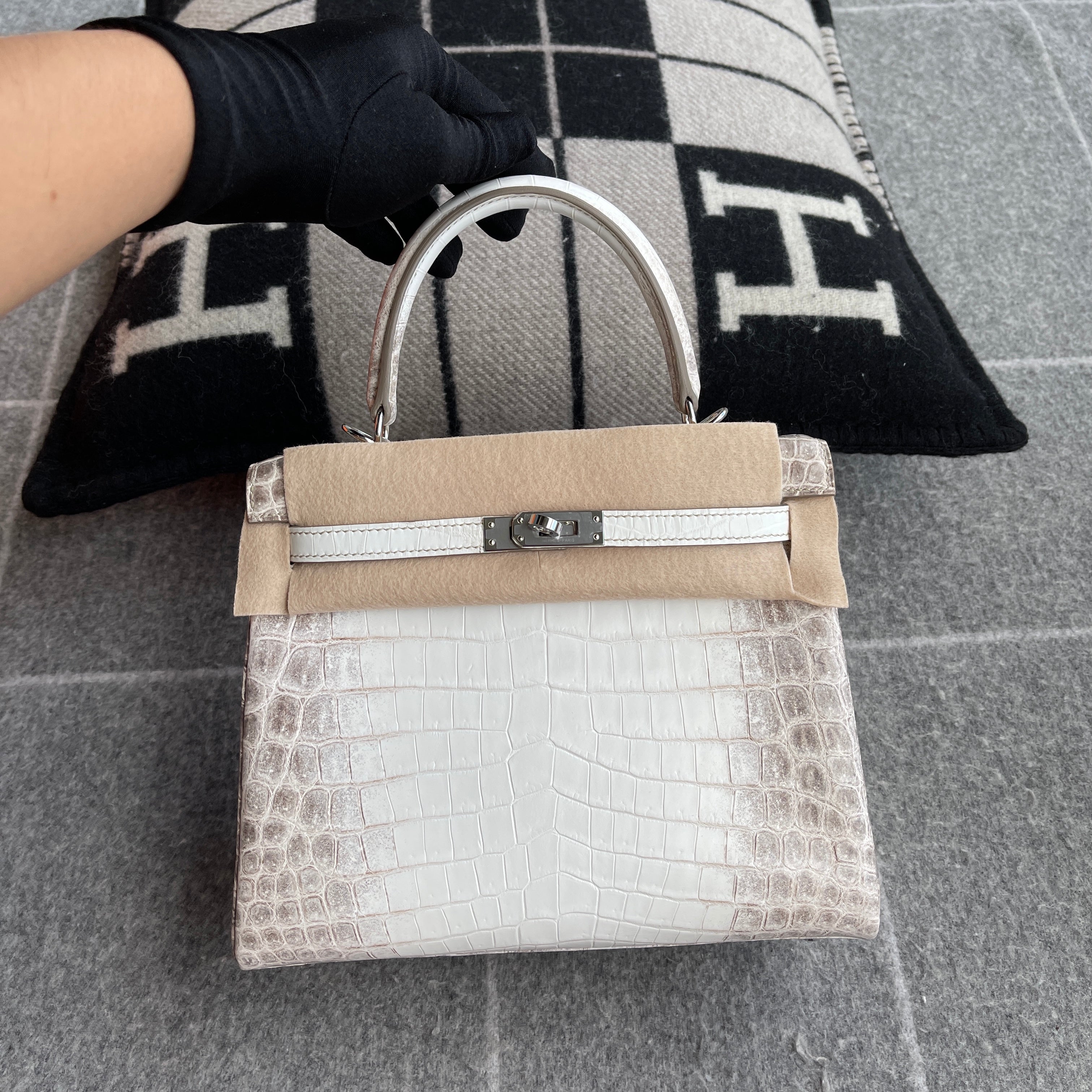 KELLY 25 NILOTICUS CROCODILE (MATTE) LEATHER HIMALAYA WITH PALLADIUM HARDWARE (PHW)