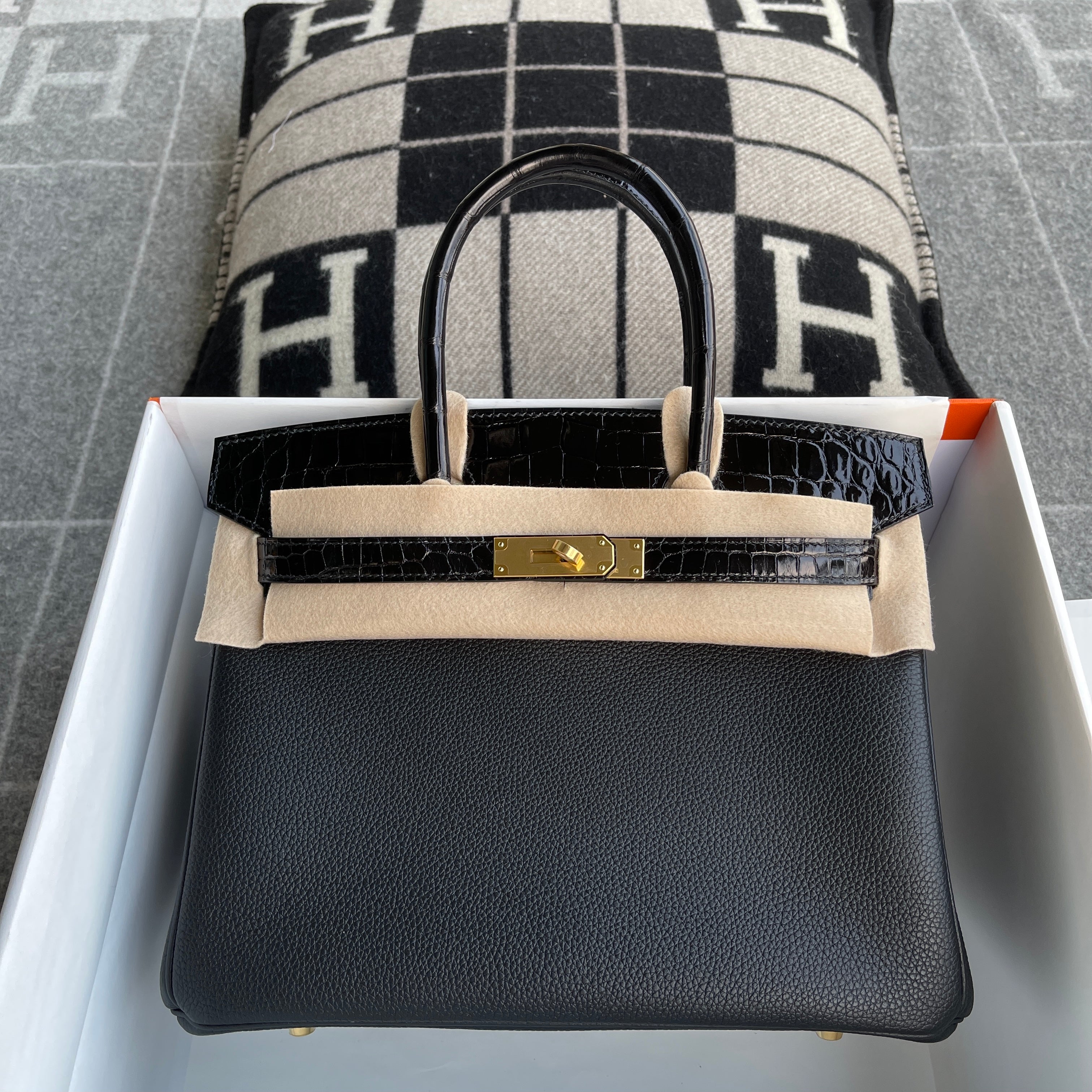BIRKIN 30 TOUCH SHINY (LISSE) NILOTICUS CROCODILE LEATHER & TOGO LEATHER NOIR (BLACK) WITH GOLD HARDWARE (GHW)