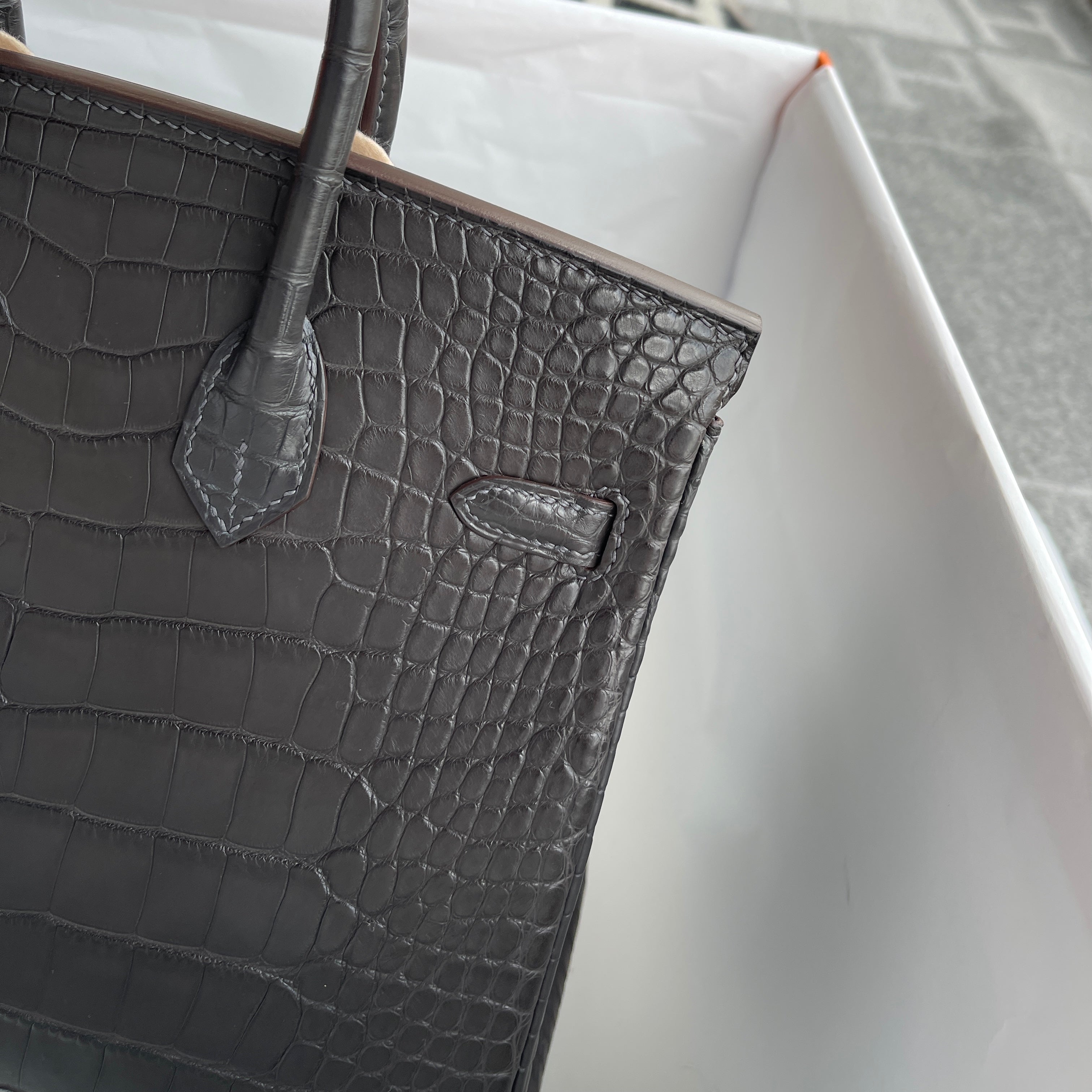 BIRKIN 25 MATTE MISSISSIPPIENSIS ALLIGATOR LEATHER NOIR (BLACK) WITH GOLD HARDWARE (GHW)