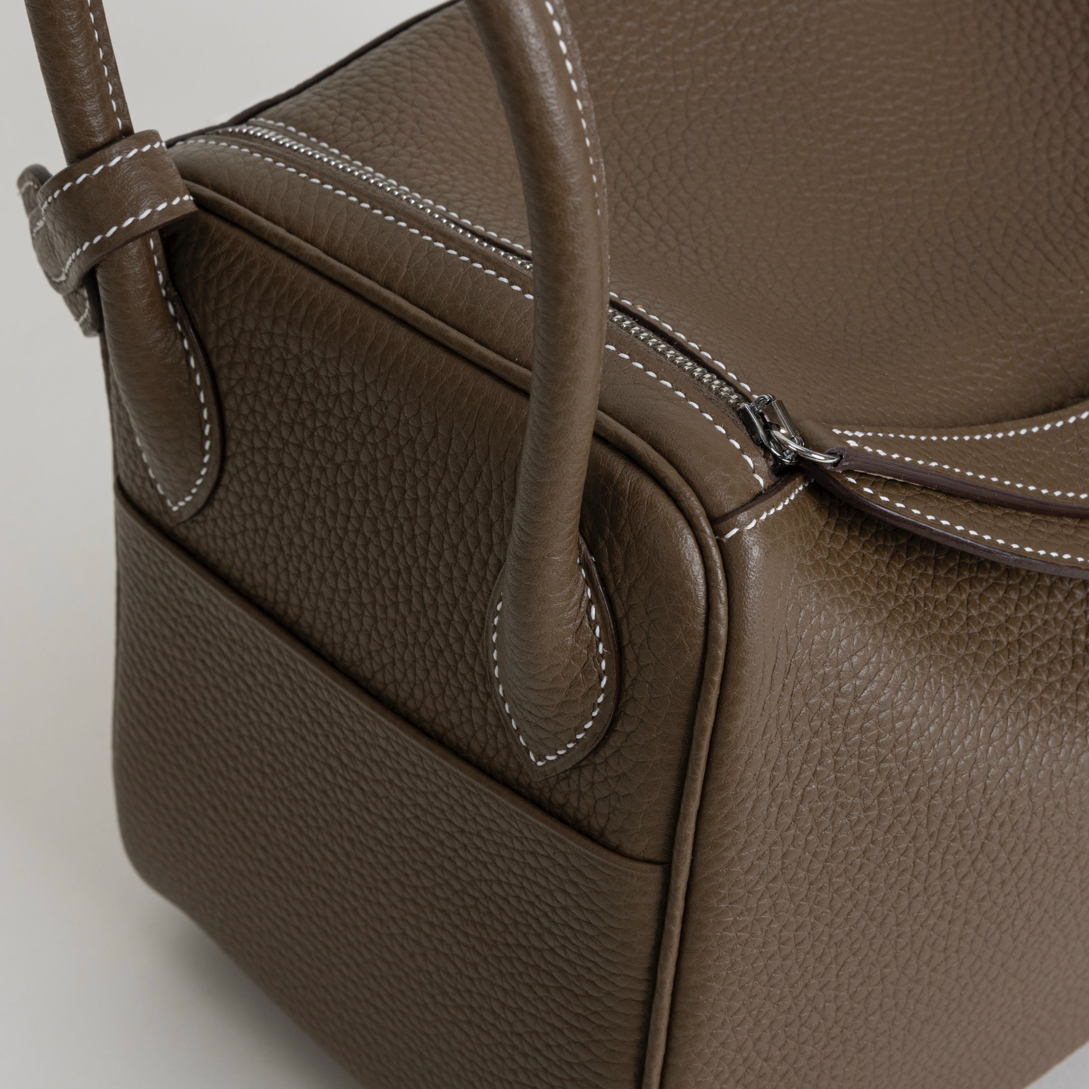 LINDY 30 CLEMENCE LEATHER ETOUPE WITH PALLADIUM HARDWARE (PHW)