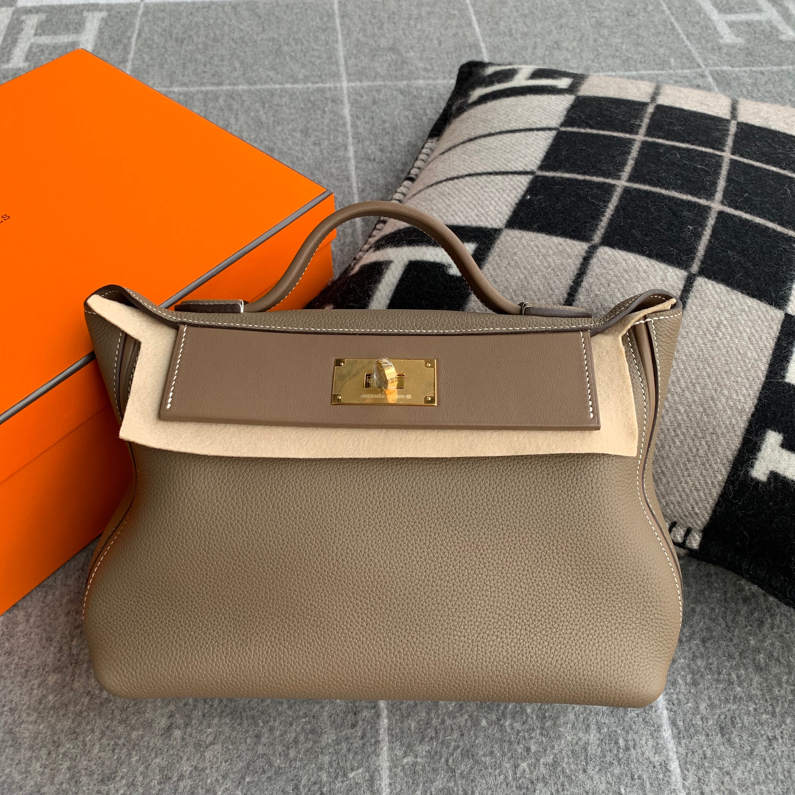 24/24 (29) TOGO & SWIFT LEATHER ETOUPE WITH GOLD HARDWARE (GHW)