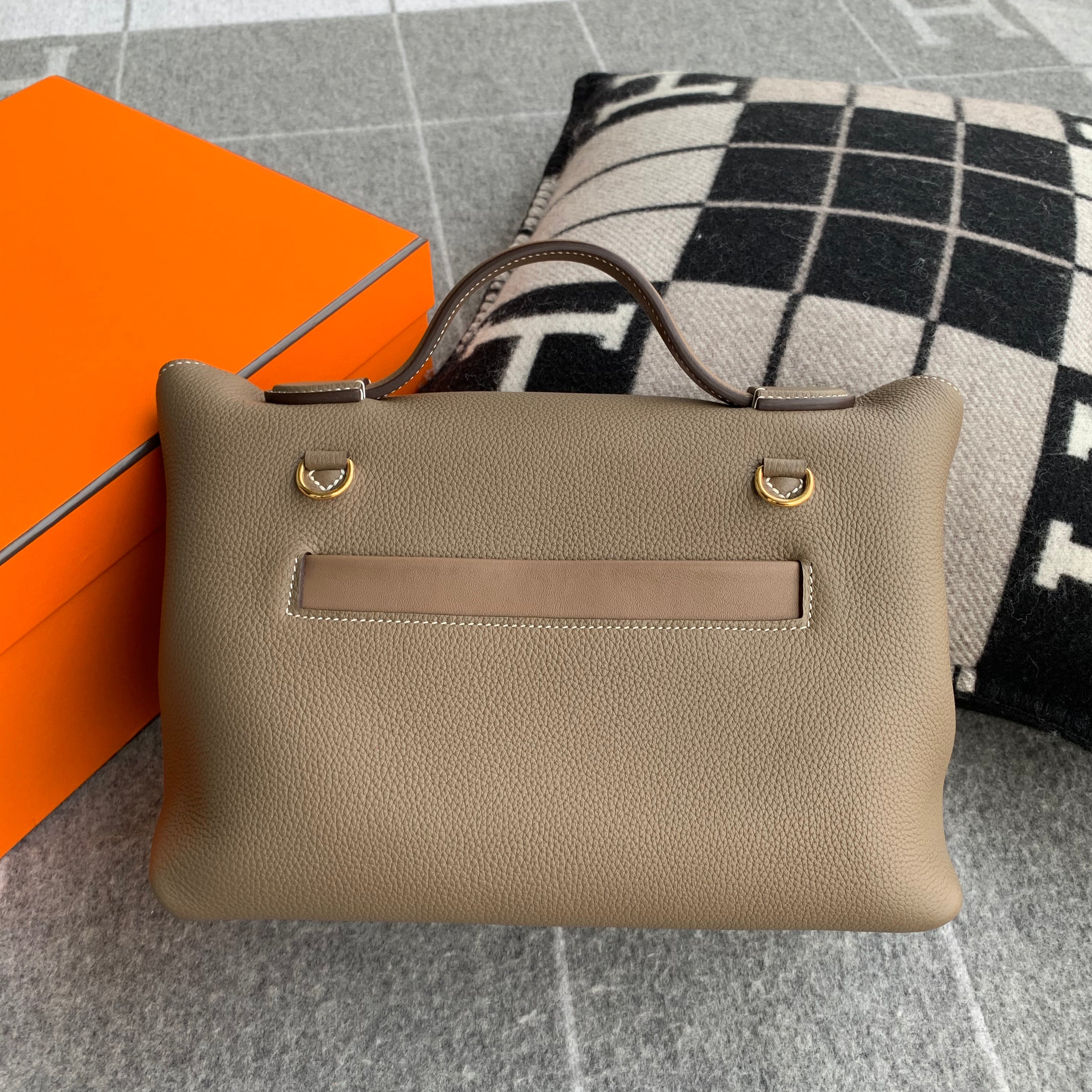 24/24 (29) TOGO & SWIFT LEATHER ETOUPE WITH GOLD HARDWARE (GHW)