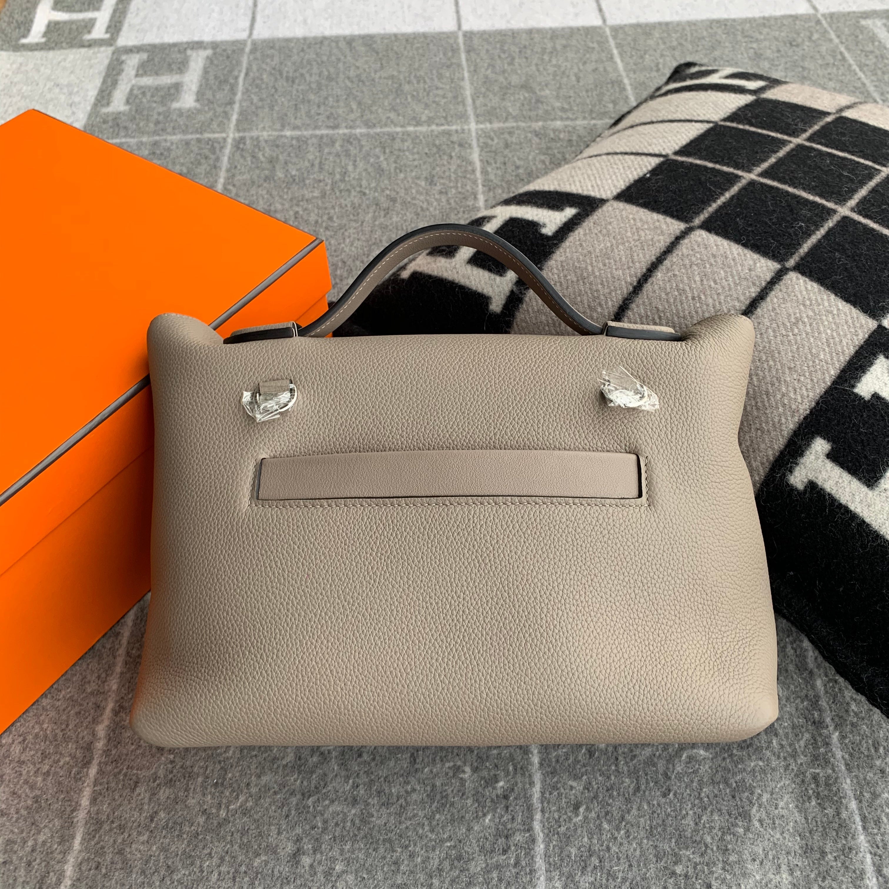 24/24 (29) TOGO & SWIFT LEATHER GRIS ASPHALT WITH PALLADIUM HARDWARE (PHW)