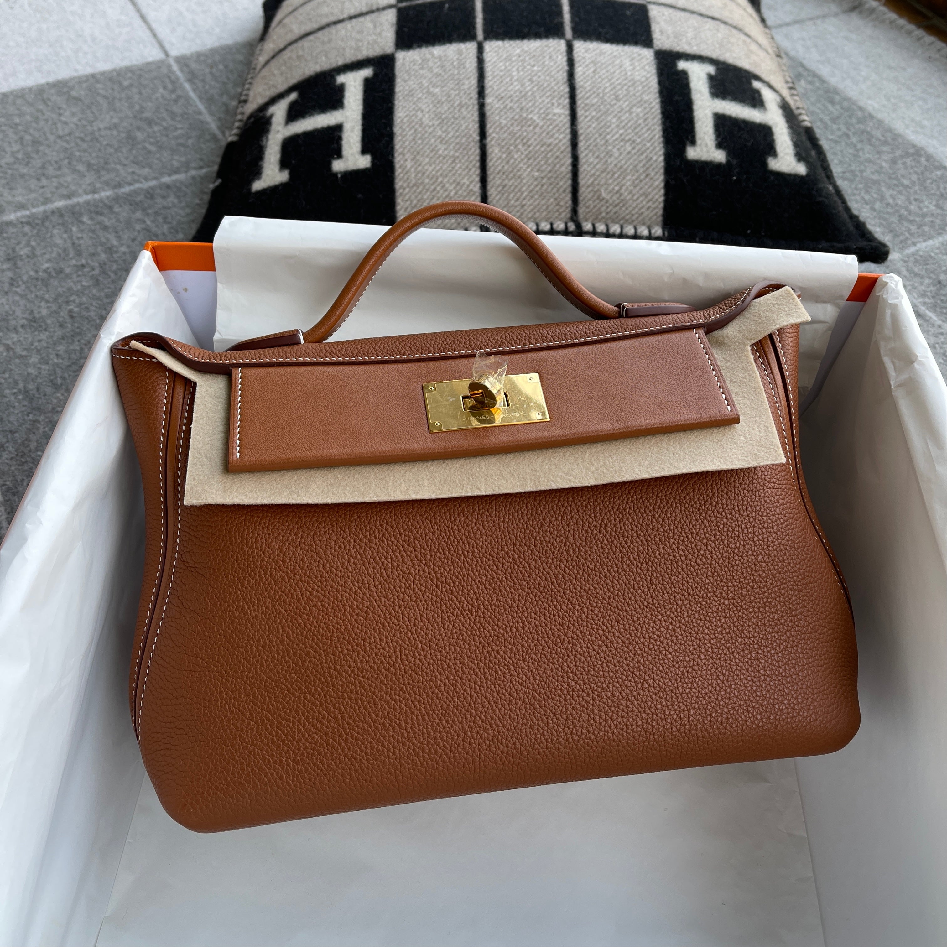 24/24 (29) TOGO & SWIFT LEATHER GOLD WITH GOLD HARDWARE (GHW)