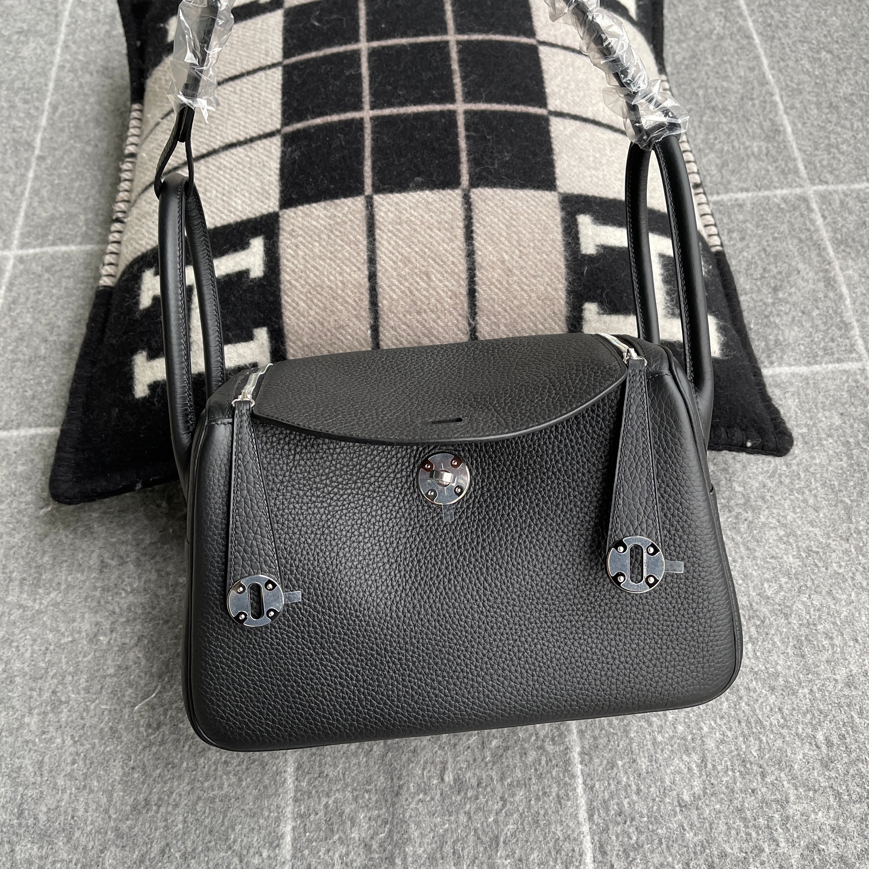 LINDY 26 CLEMENCE LEATHER NOIR (BLACK) WITH PALLADIUM HARDWARE (PHW)