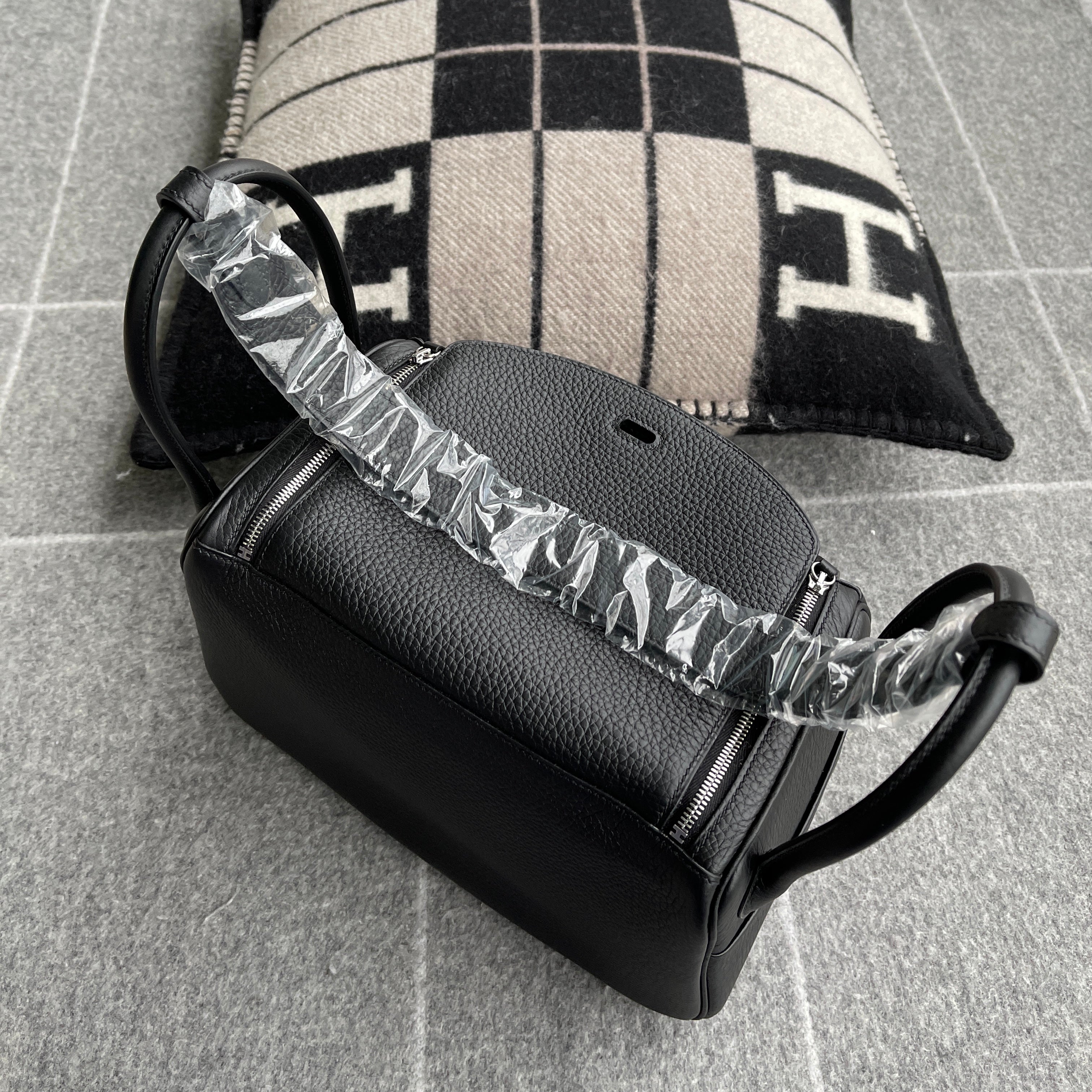 LINDY 26 CLEMENCE LEATHER NOIR (BLACK) WITH PALLADIUM HARDWARE (PHW)