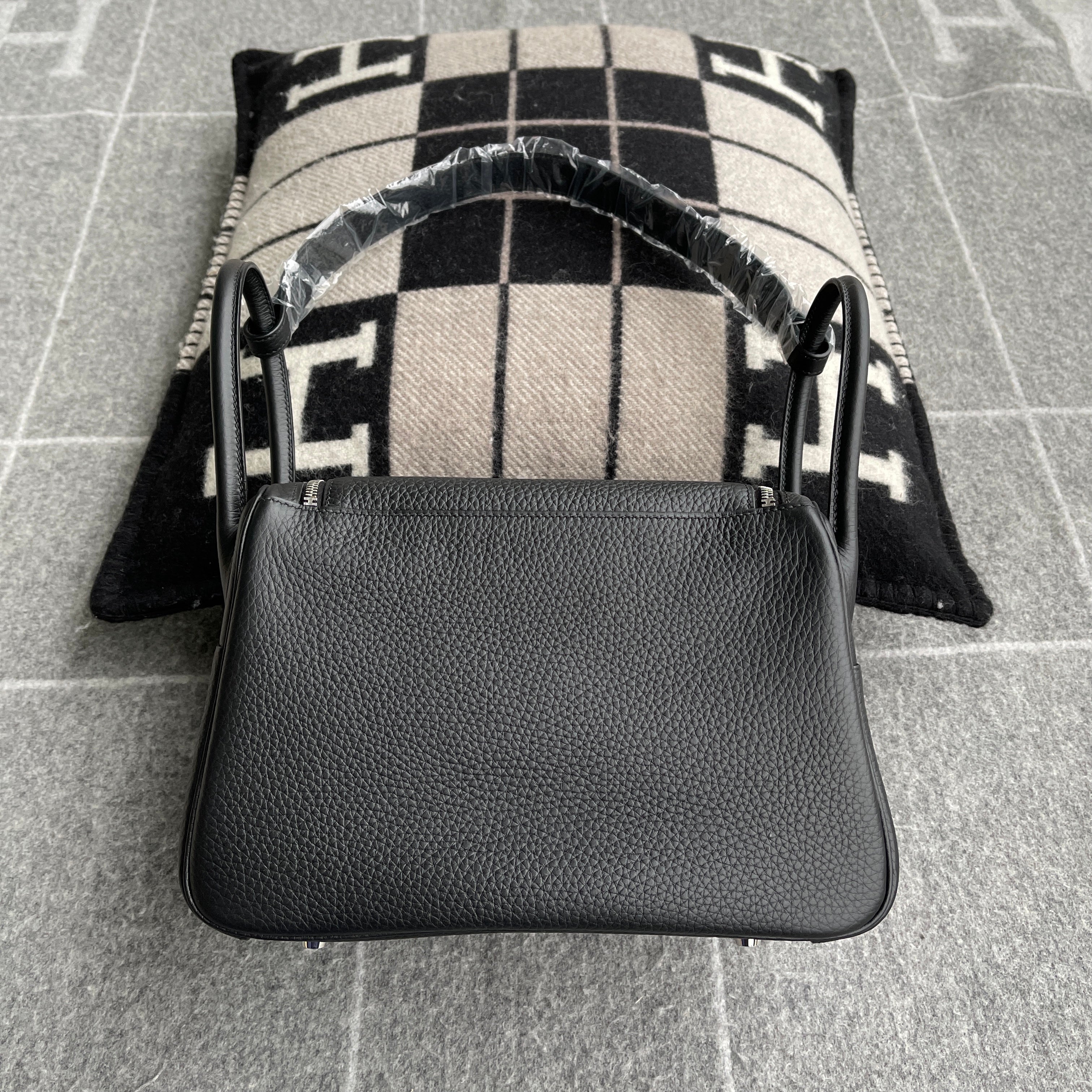 LINDY 26 CLEMENCE LEATHER NOIR (BLACK) WITH PALLADIUM HARDWARE (PHW)