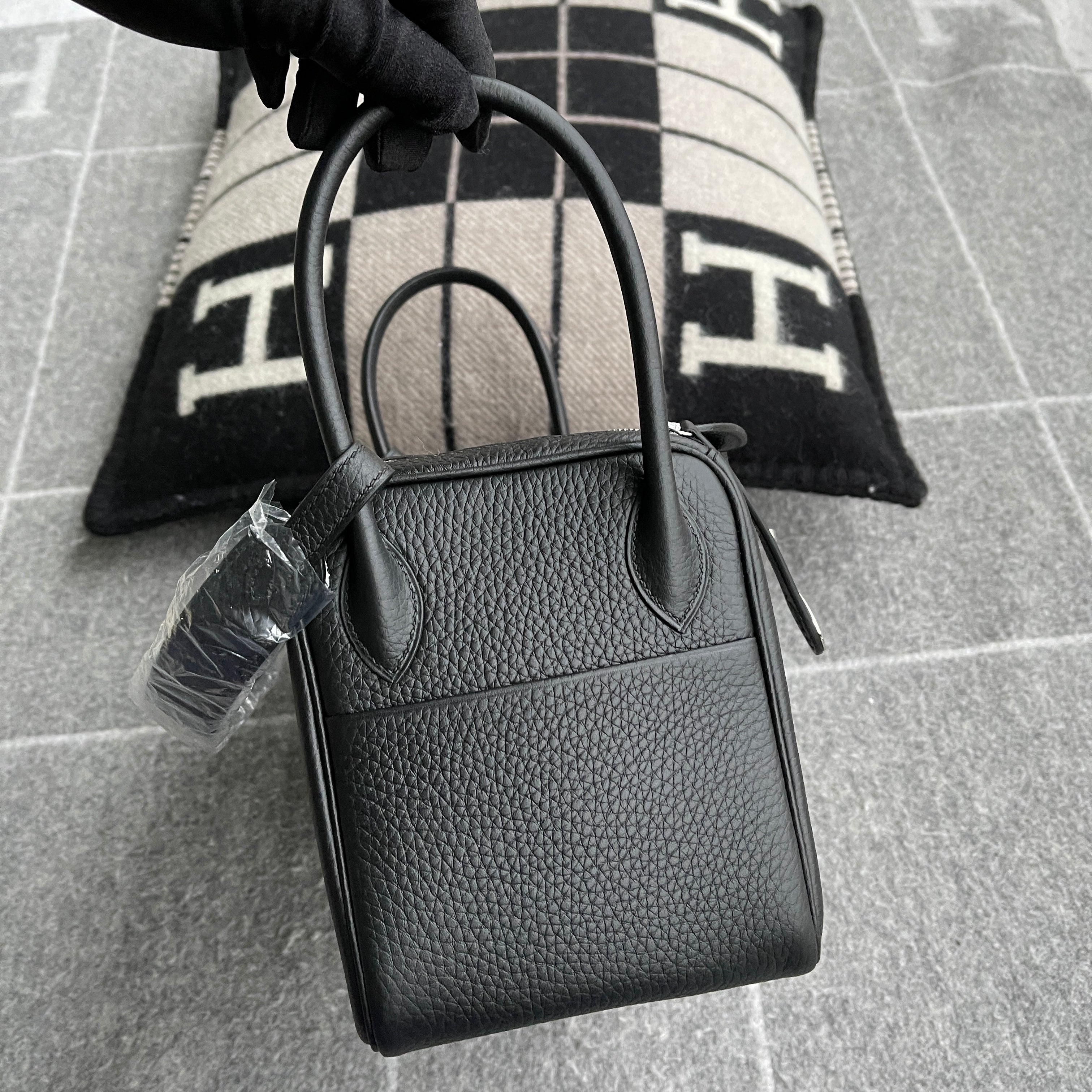LINDY 26 CLEMENCE LEATHER NOIR (BLACK) WITH PALLADIUM HARDWARE (PHW)