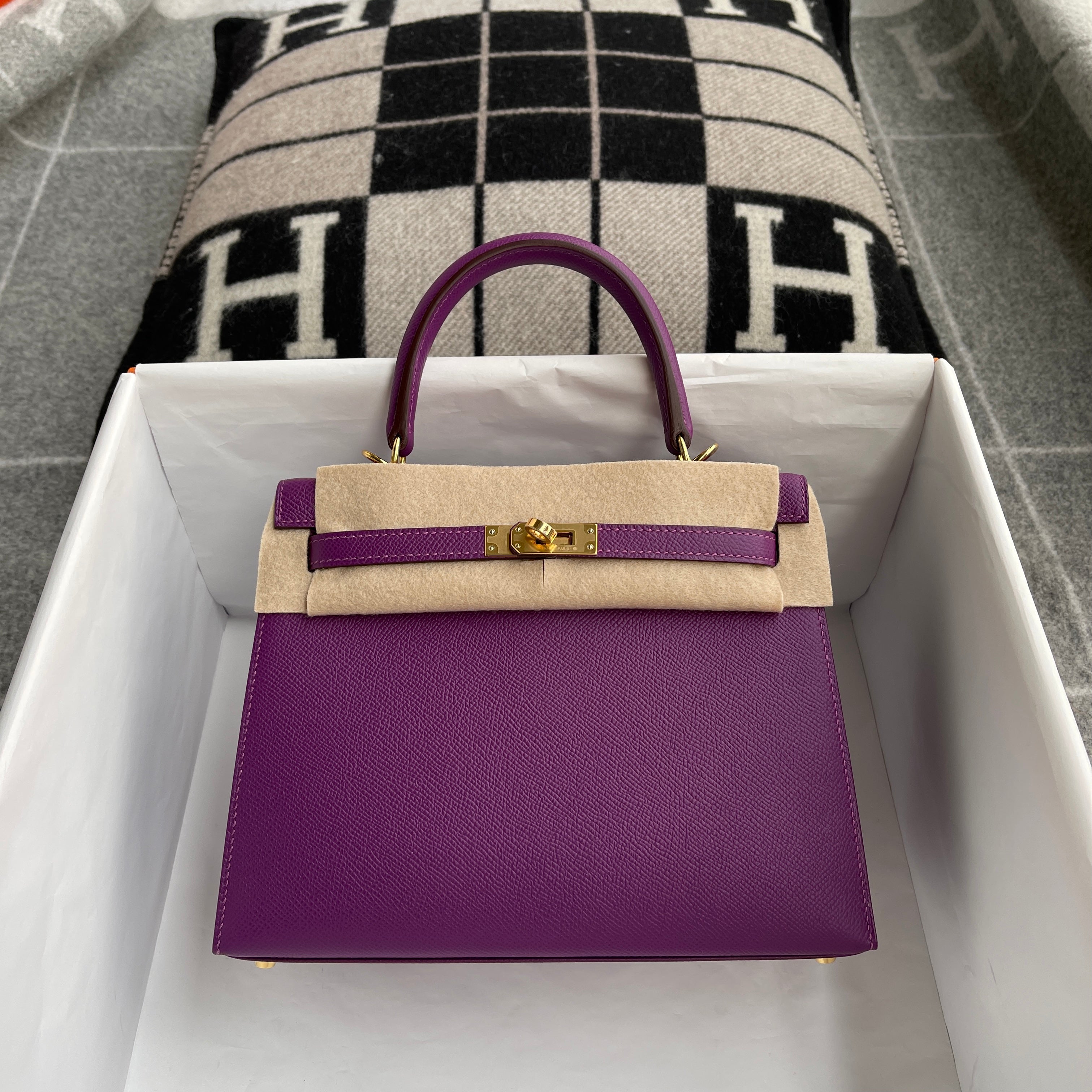 KELLY 25 EPSOM LEATHER ANEMONE WITH GOLD HARDWARE (GHW)