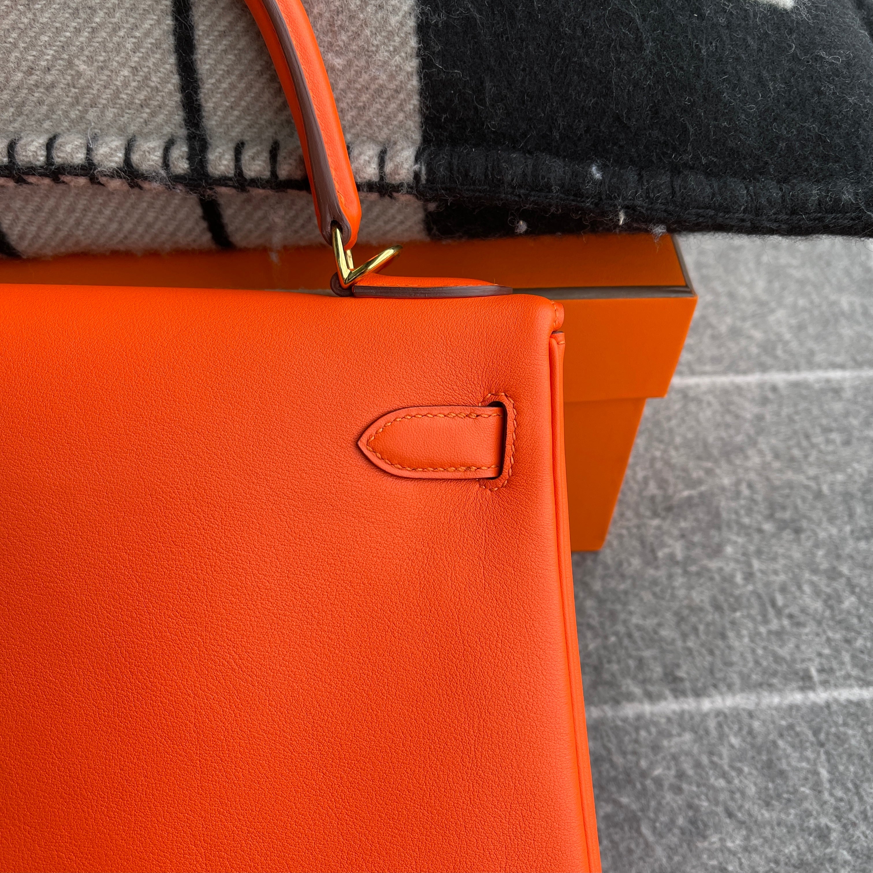 KELLY 28 SWIFT LEATHER CAPUCINE WITH GOLD HARDWARE (GHW)