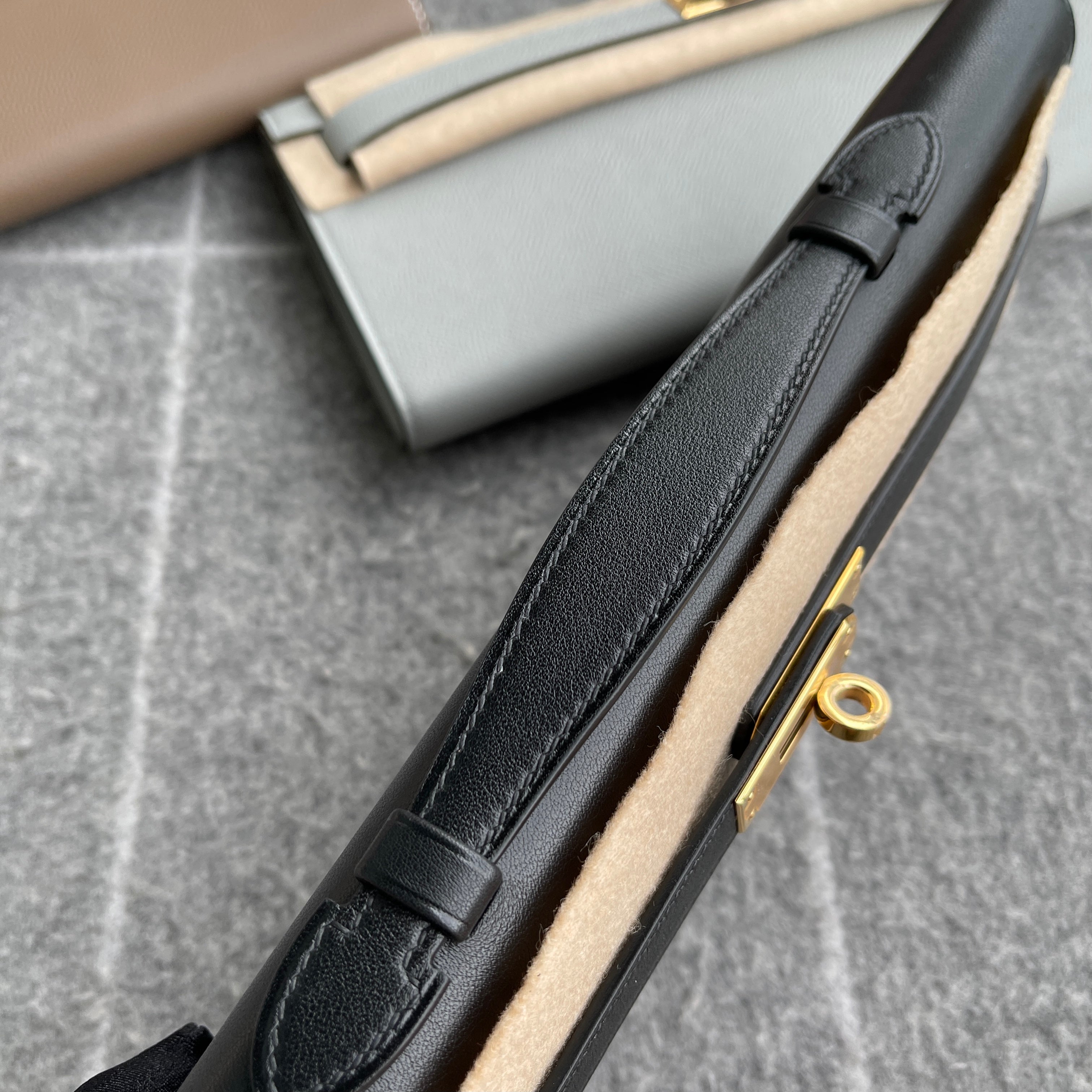 KELLY CUT SWIFT LEATHER NOIR (BLACK) WITH GOLD HARDWARE (GHW)