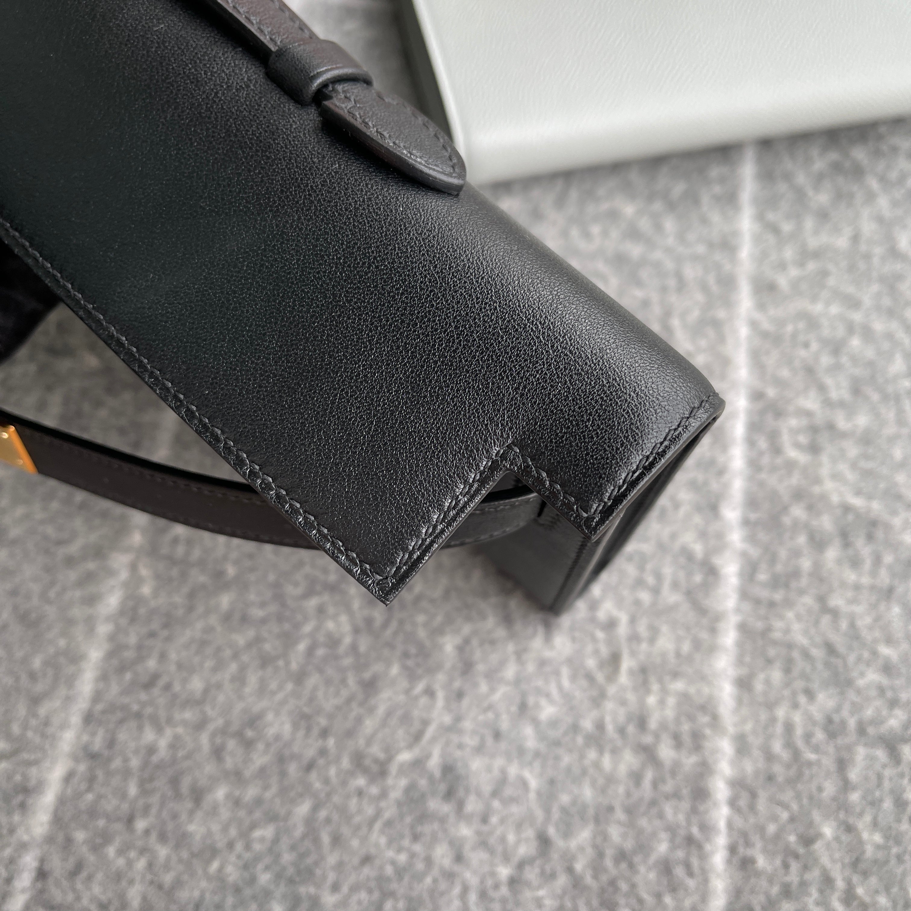 KELLY CUT SWIFT LEATHER NOIR (BLACK) WITH GOLD HARDWARE (GHW)