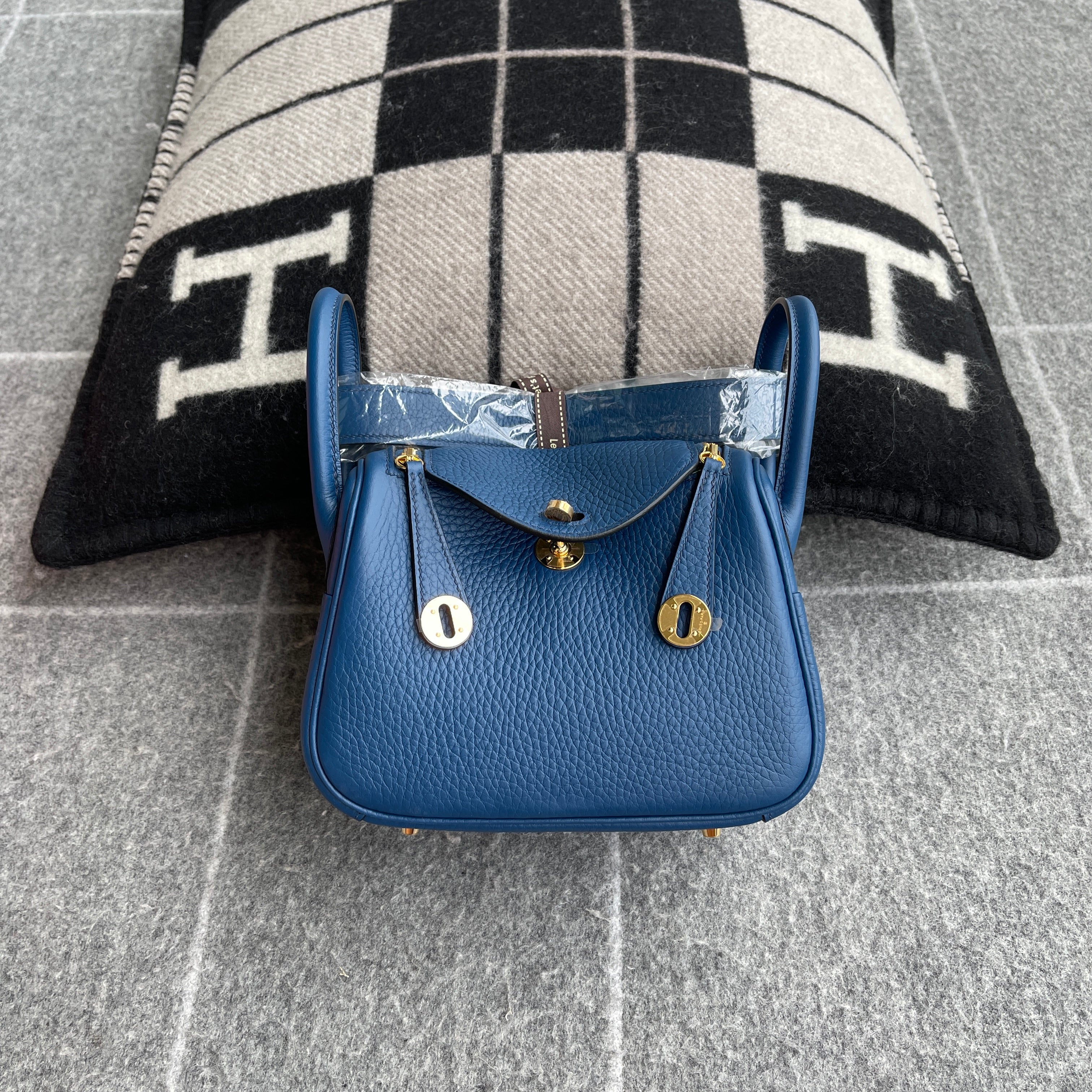 MINI LINDY 20 CLEMENCE LEATHER DEEP BLUE WITH GOLD HARDWARE (GHW)