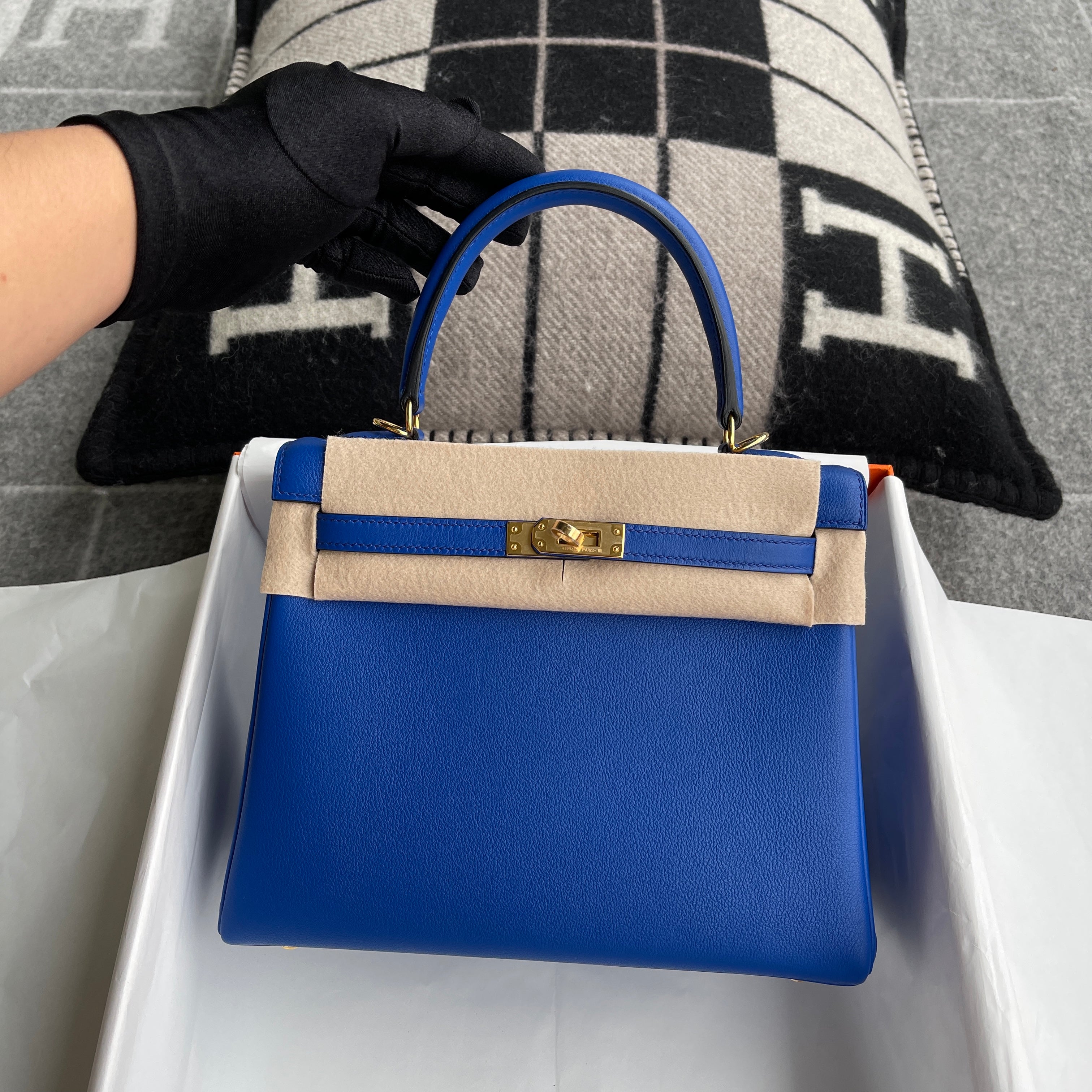 KELLY 25 SWIFT LEATHER BLEU ELECTRIQUE WITH GOLD HARDWARE (GHW)
