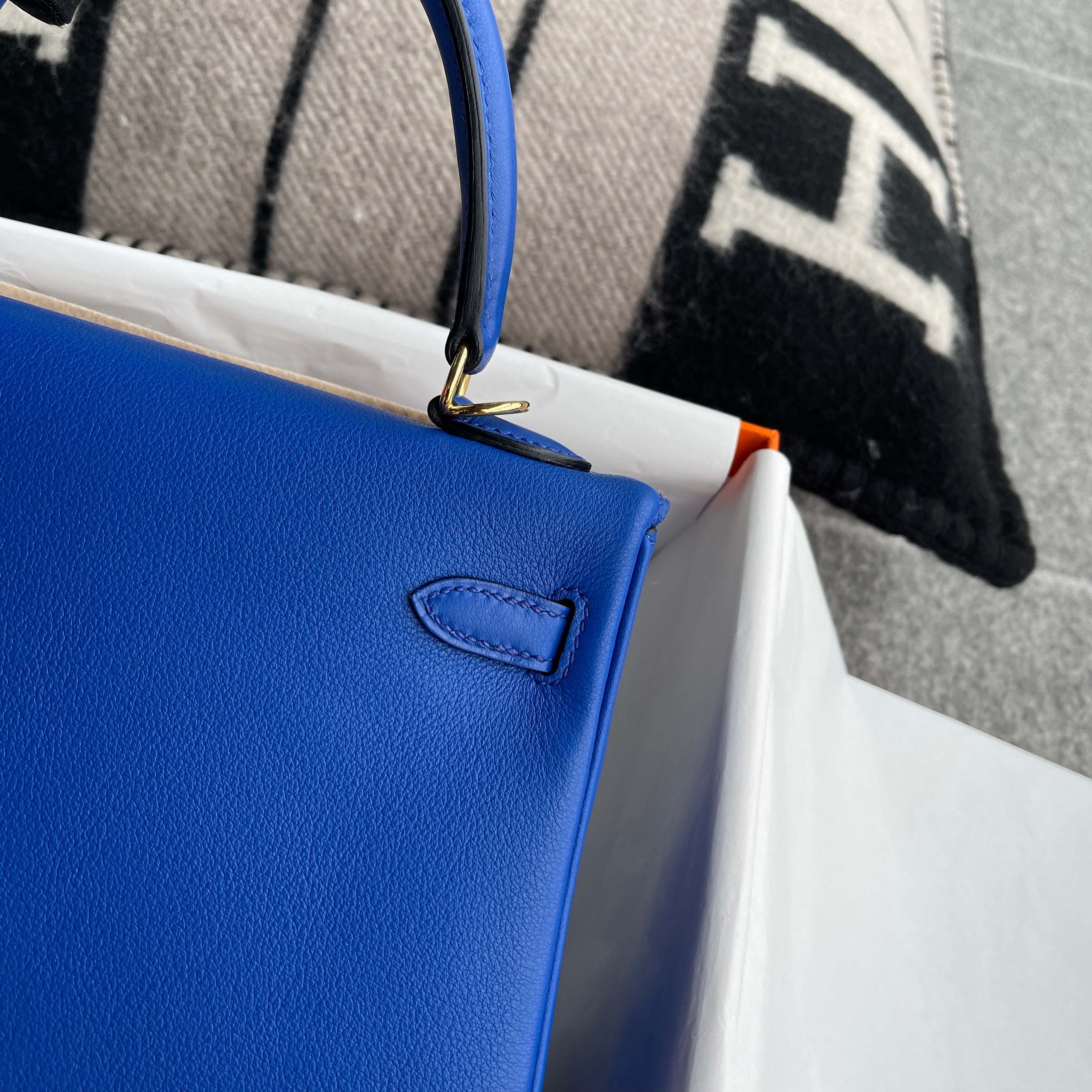 KELLY 25 SWIFT LEATHER BLEU ELECTRIQUE WITH GOLD HARDWARE (GHW)