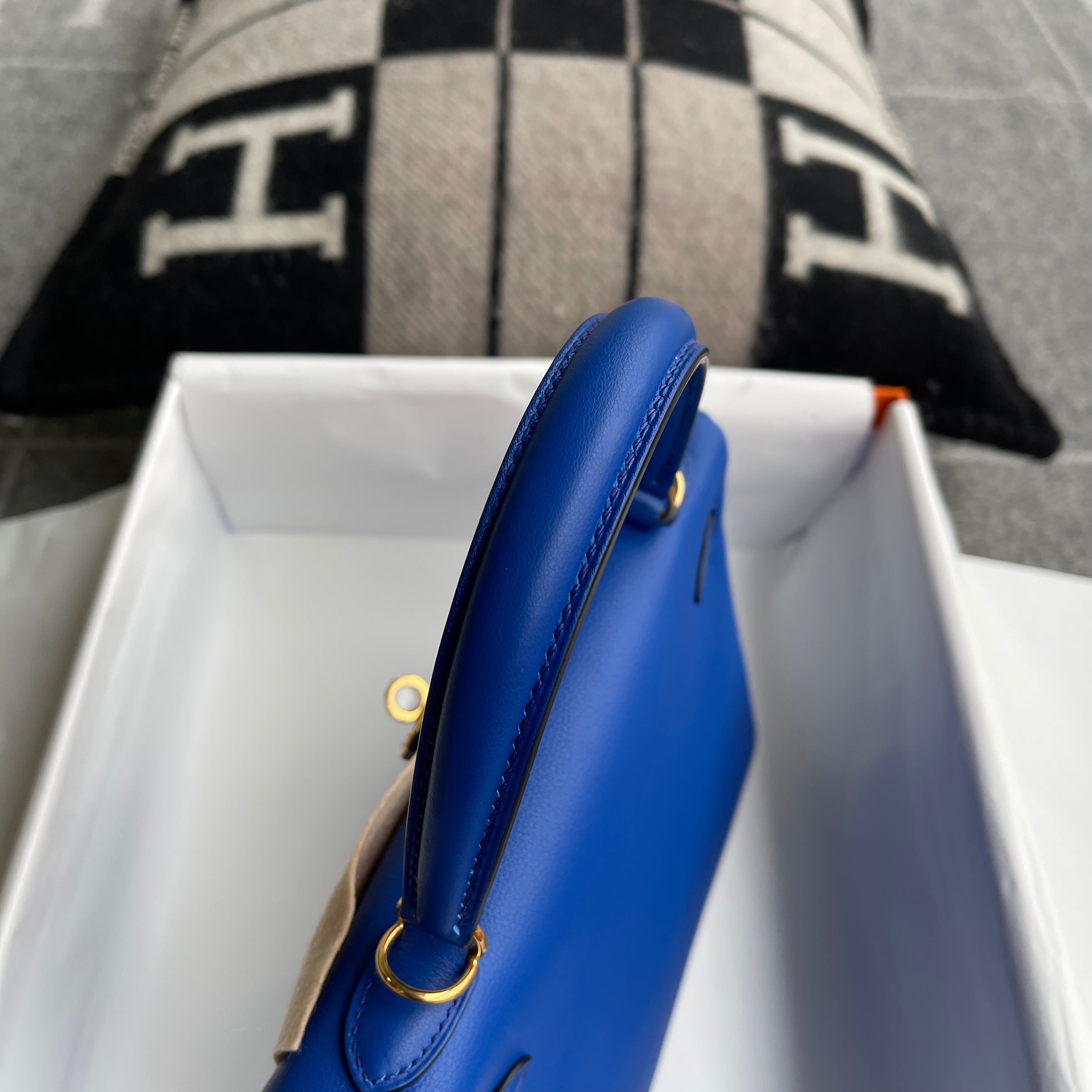 KELLY 25 SWIFT LEATHER BLEU ELECTRIQUE WITH GOLD HARDWARE (GHW)