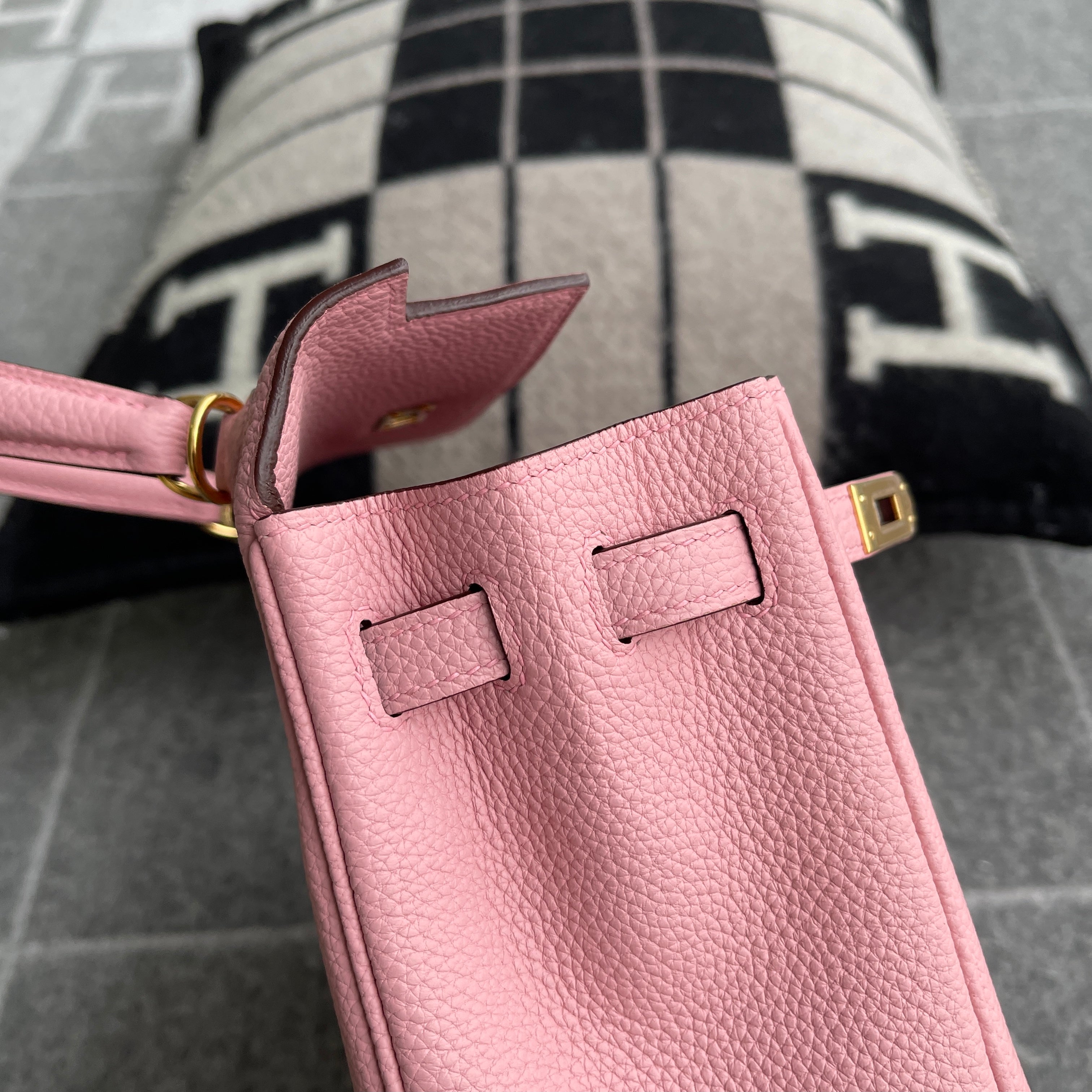 KELLY 25 TOGO LEATHER ROSE CONFETTI WITH GOLD HARDWARE (GHW)
