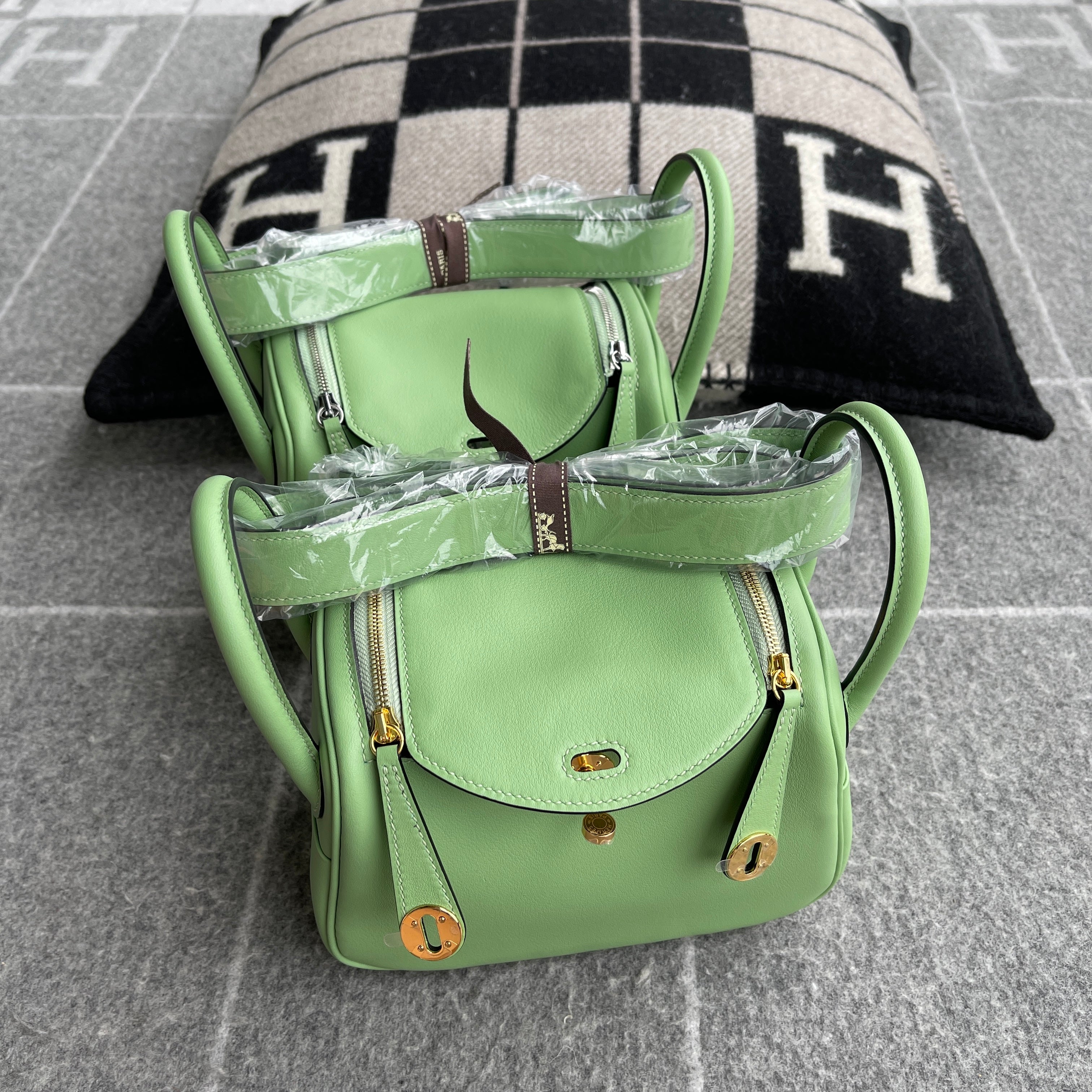 MINI LINDY 20 SWIFT LEATHER VERT CRIQUET WITH GOLD HARDWARE (GHW)
