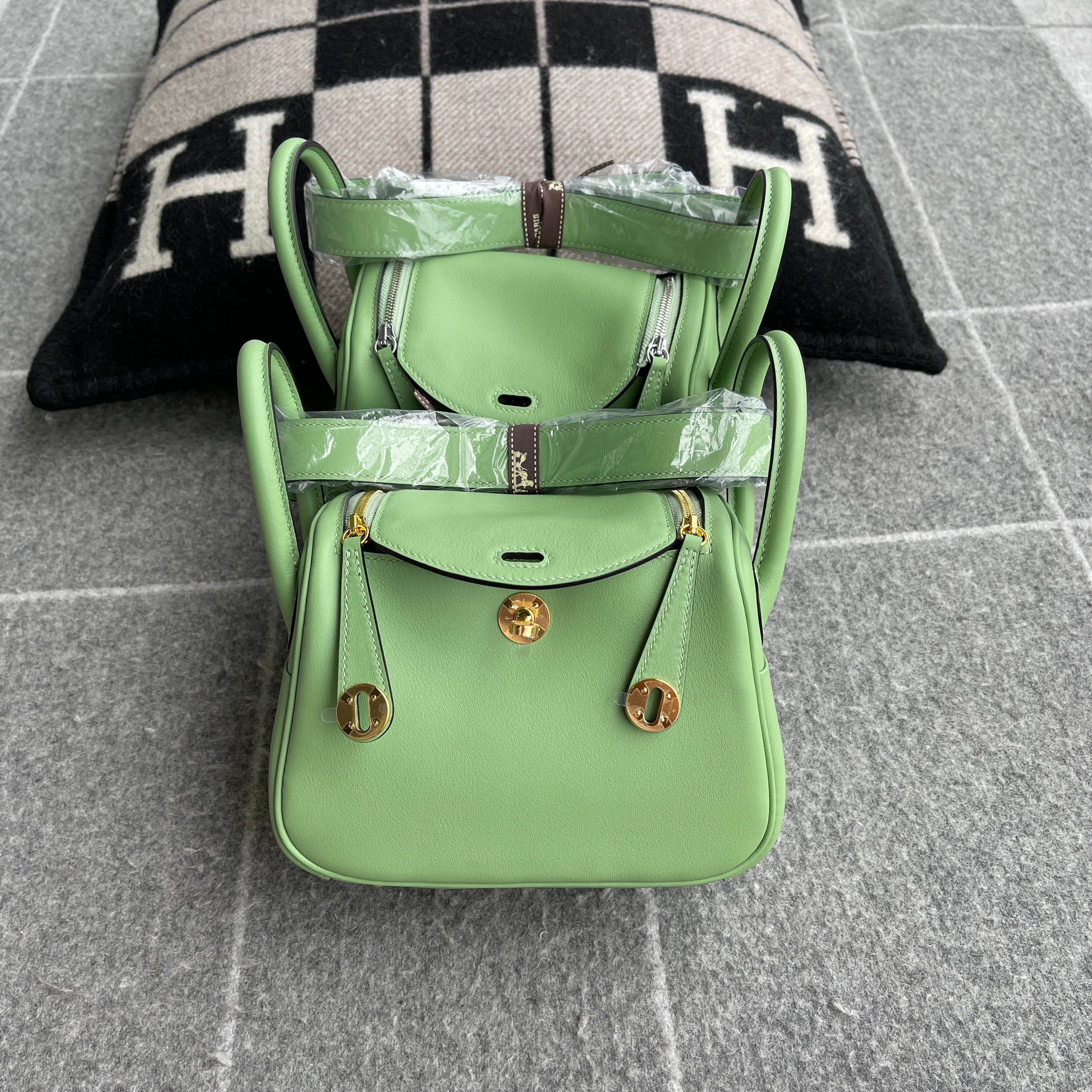 MINI LINDY 20 SWIFT LEATHER VERT CRIQUET WITH GOLD HARDWARE (GHW)