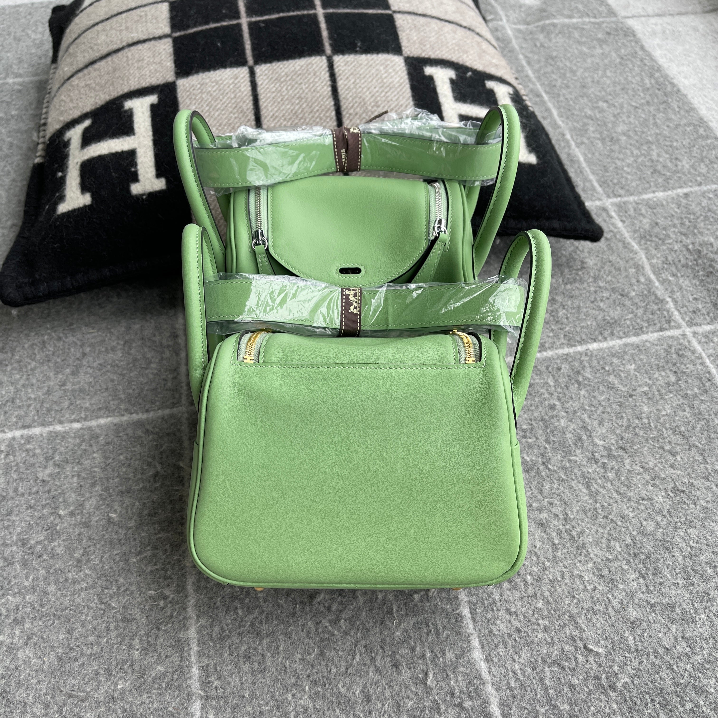 MINI LINDY 20 SWIFT LEATHER VERT CRIQUET WITH GOLD HARDWARE (GHW)