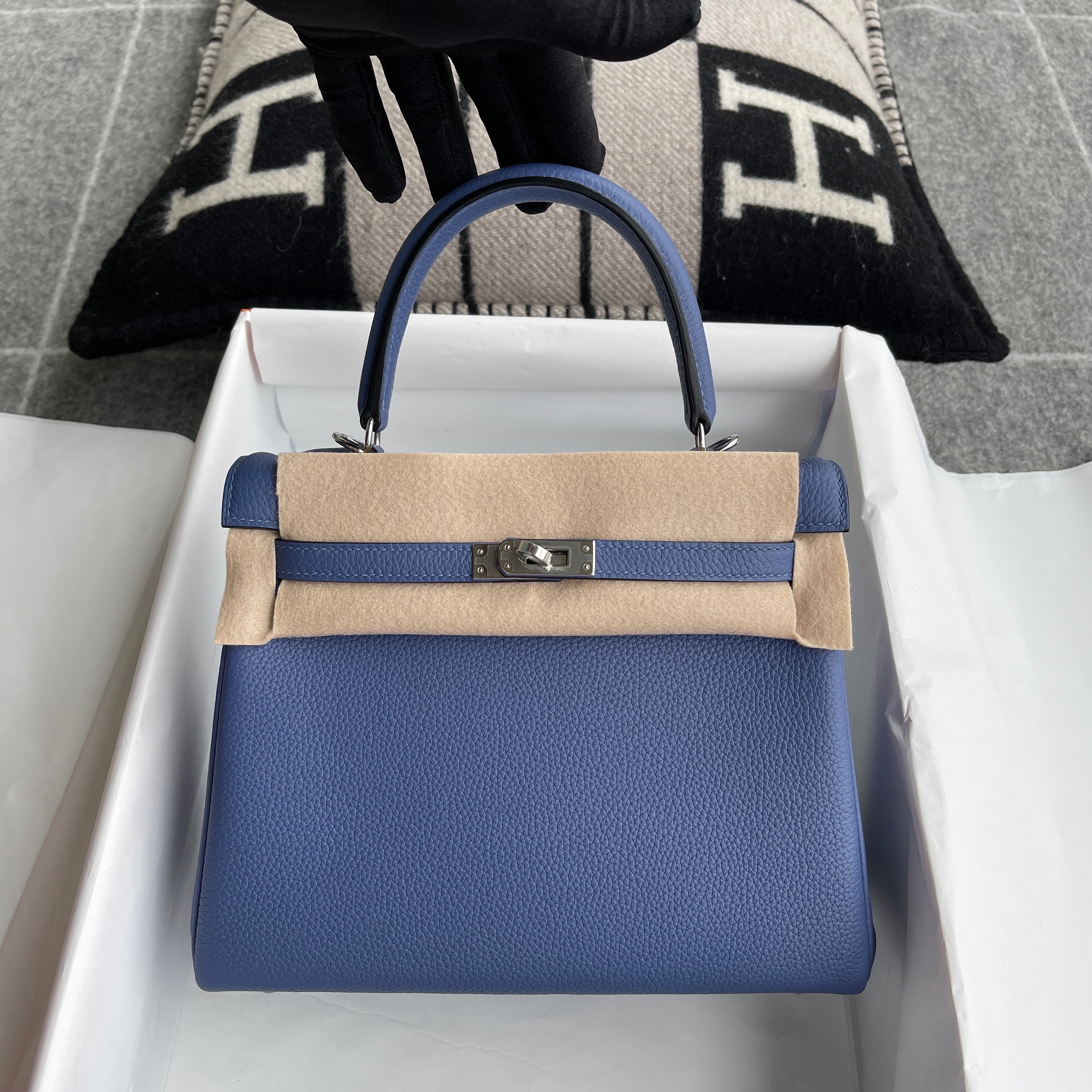 KELLY 25 TOGO LEATHER BLEU BRIGHTON WITH PALLADIUM HARDWARE (PHW)