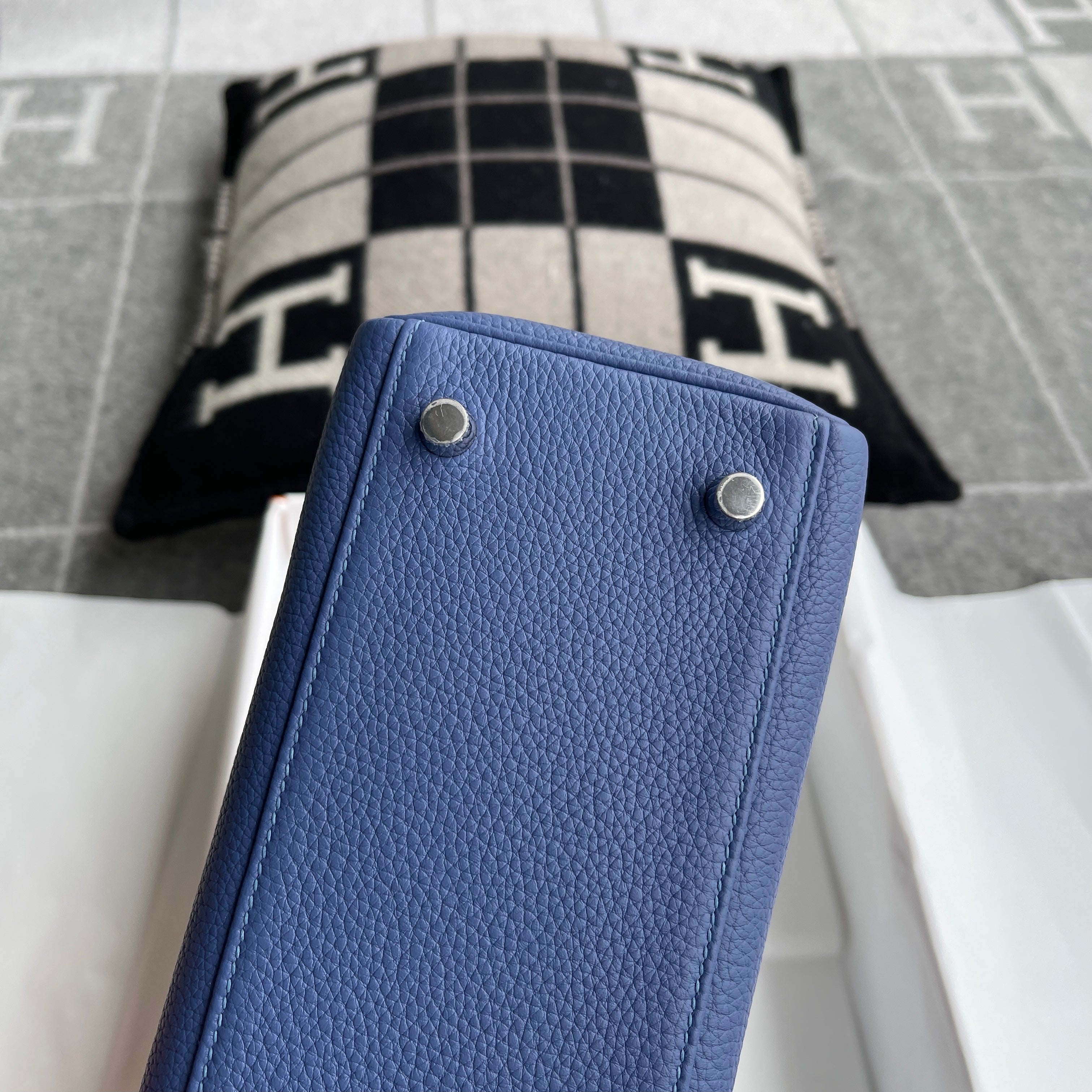 KELLY 25 TOGO LEATHER BLEU BRIGHTON WITH PALLADIUM HARDWARE (PHW)