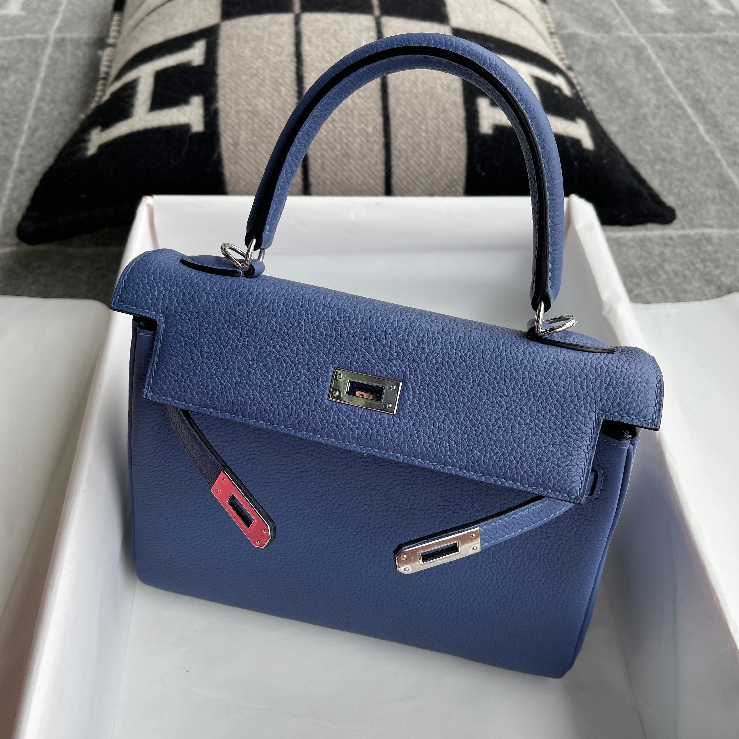 KELLY 25 TOGO LEATHER BLEU BRIGHTON WITH PALLADIUM HARDWARE (PHW)