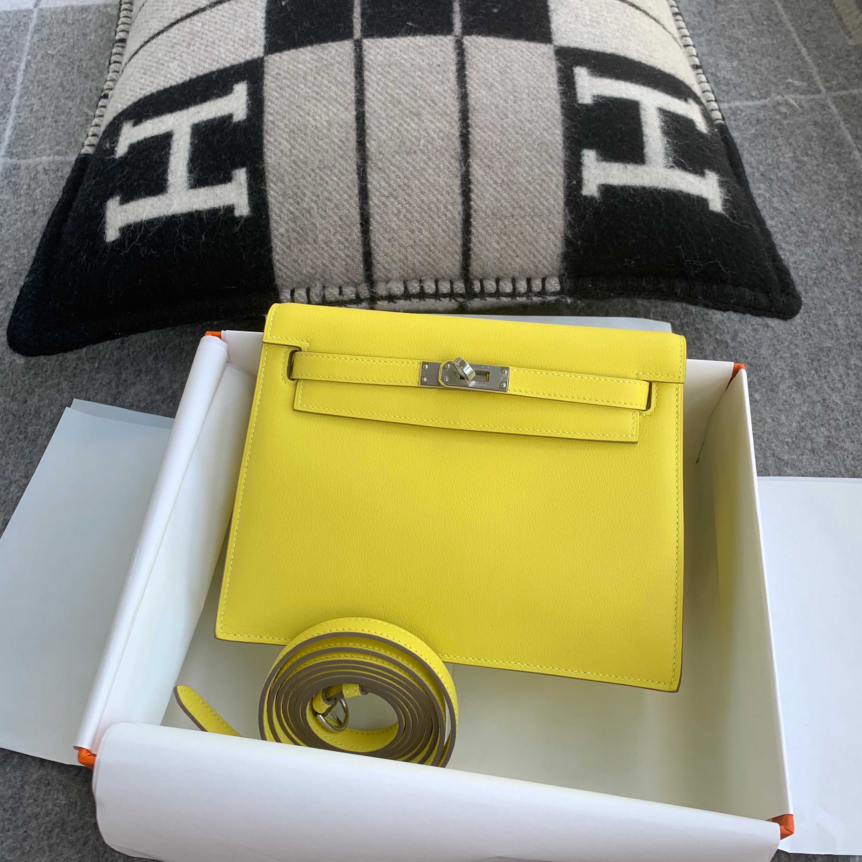 KELLY DANSE SWIFT LEATHER LIME WITH PALLADIUM HARDWARE (PHW)