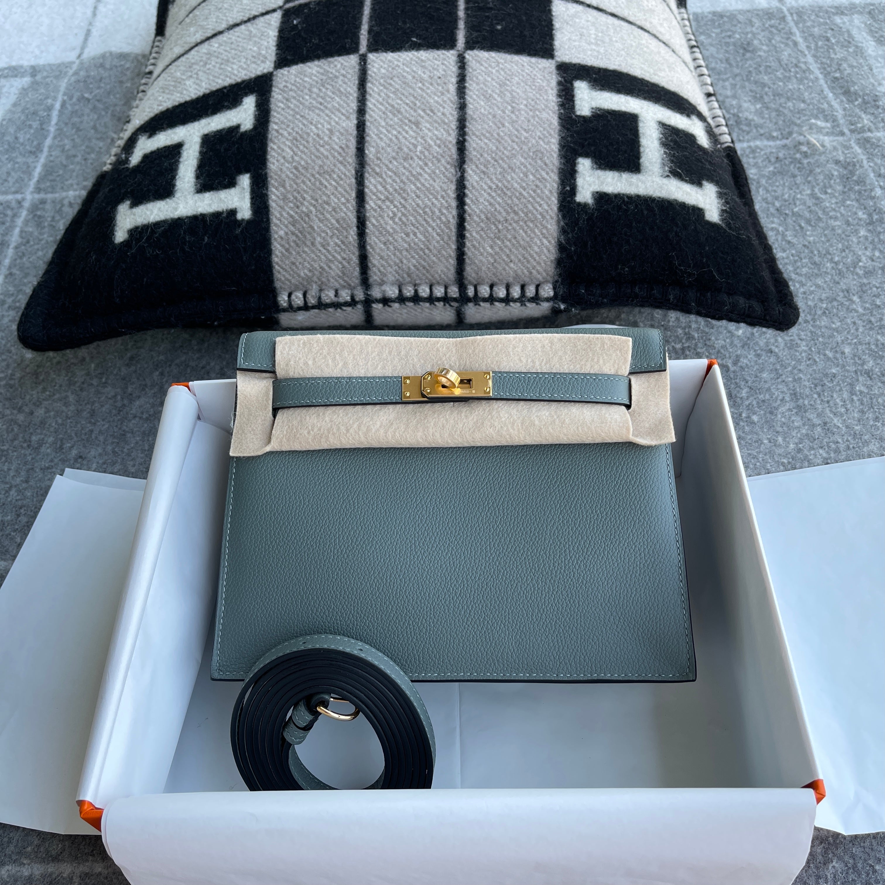 KELLY DANSE EVERCOLOR LEATHER VERT AMANDE WITH GOLD HARDWARE (GHW)