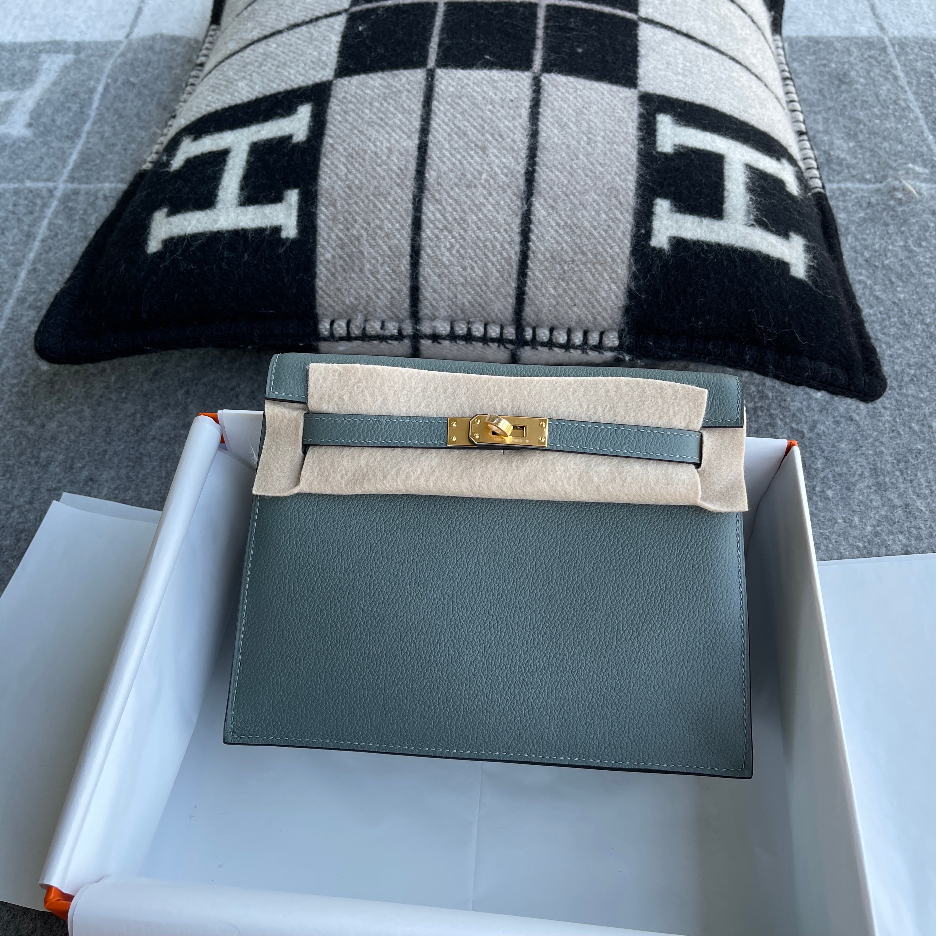 KELLY DANSE EVERCOLOR LEATHER VERT AMANDE WITH GOLD HARDWARE (GHW)