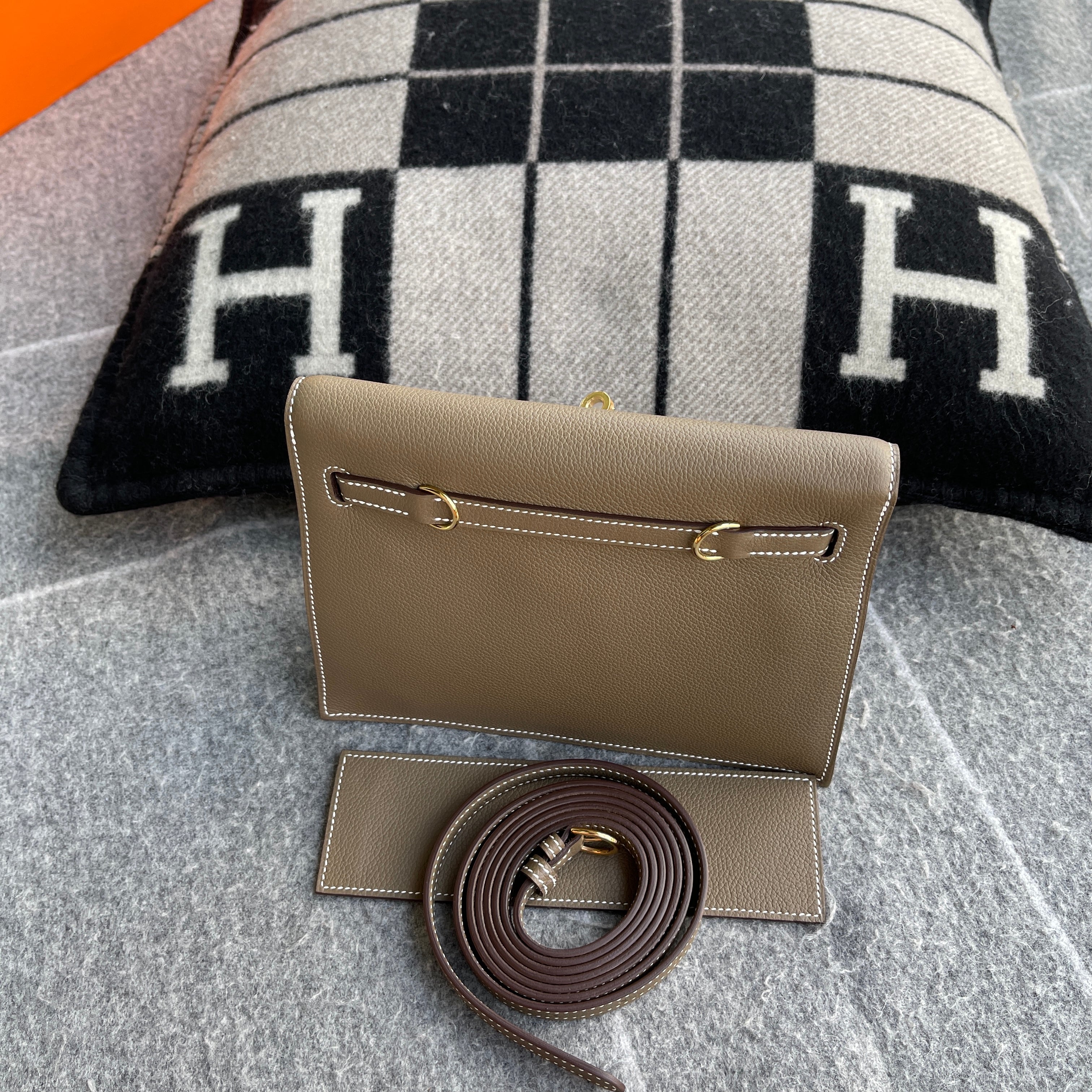 KELLY DANSE EVERCOLOR LEATHER ETOUPE WITH GOLD HARDWARE (GHW)