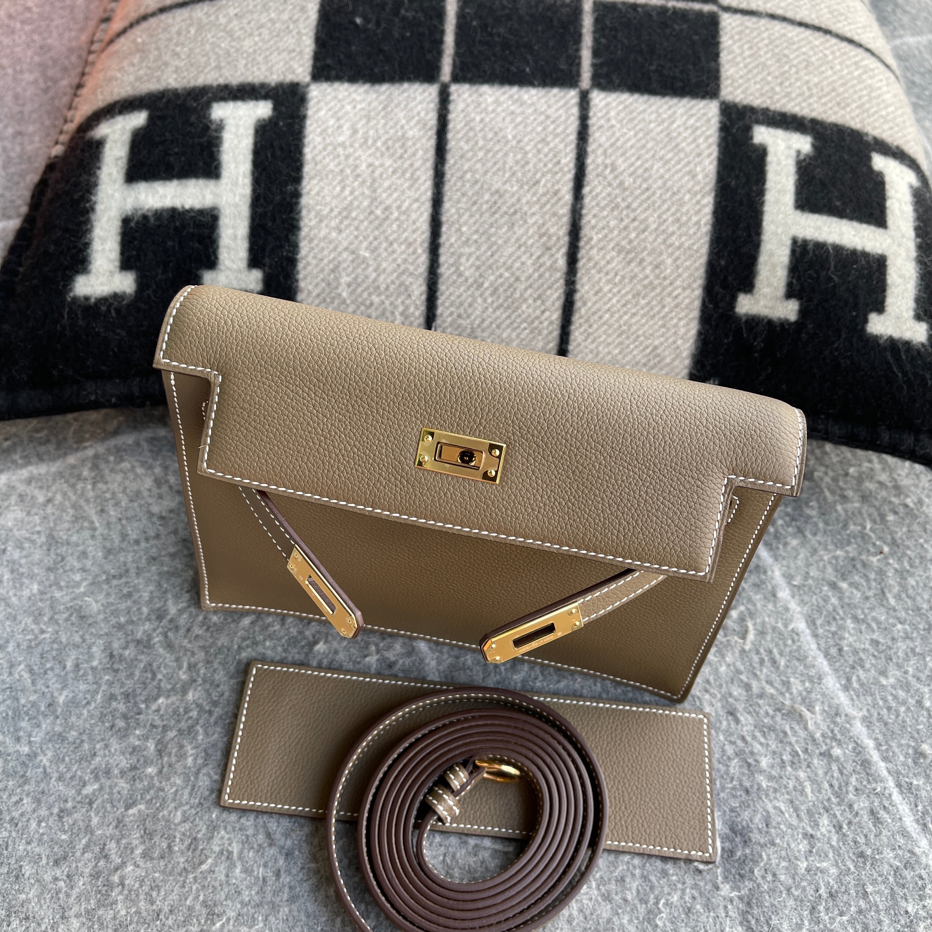 KELLY DANSE EVERCOLOR LEATHER ETOUPE WITH GOLD HARDWARE (GHW)