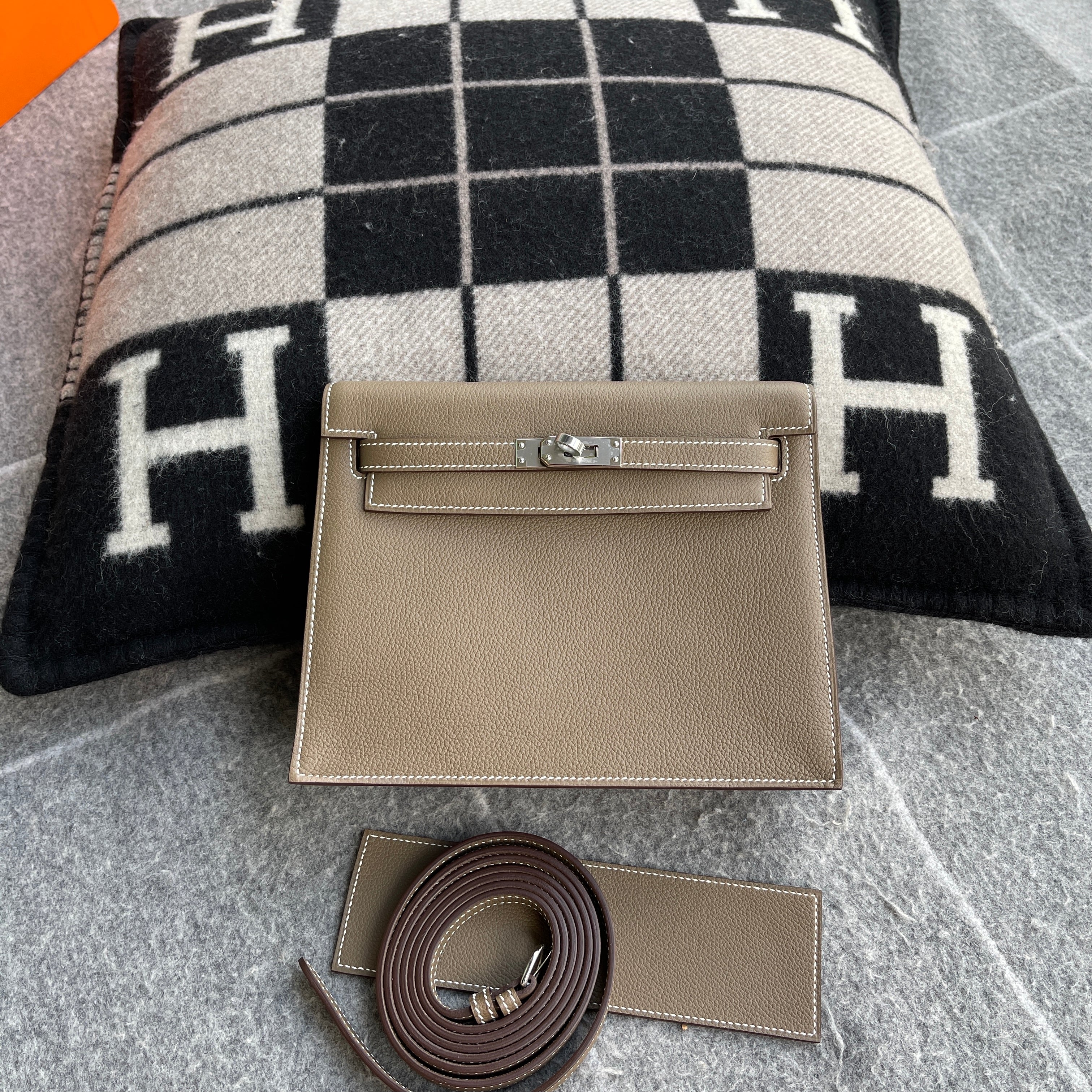 KELLY DANSE EVERCOLOR LEATHER ETOUPE WITH PALLADIUM HARDWARE (PHW)