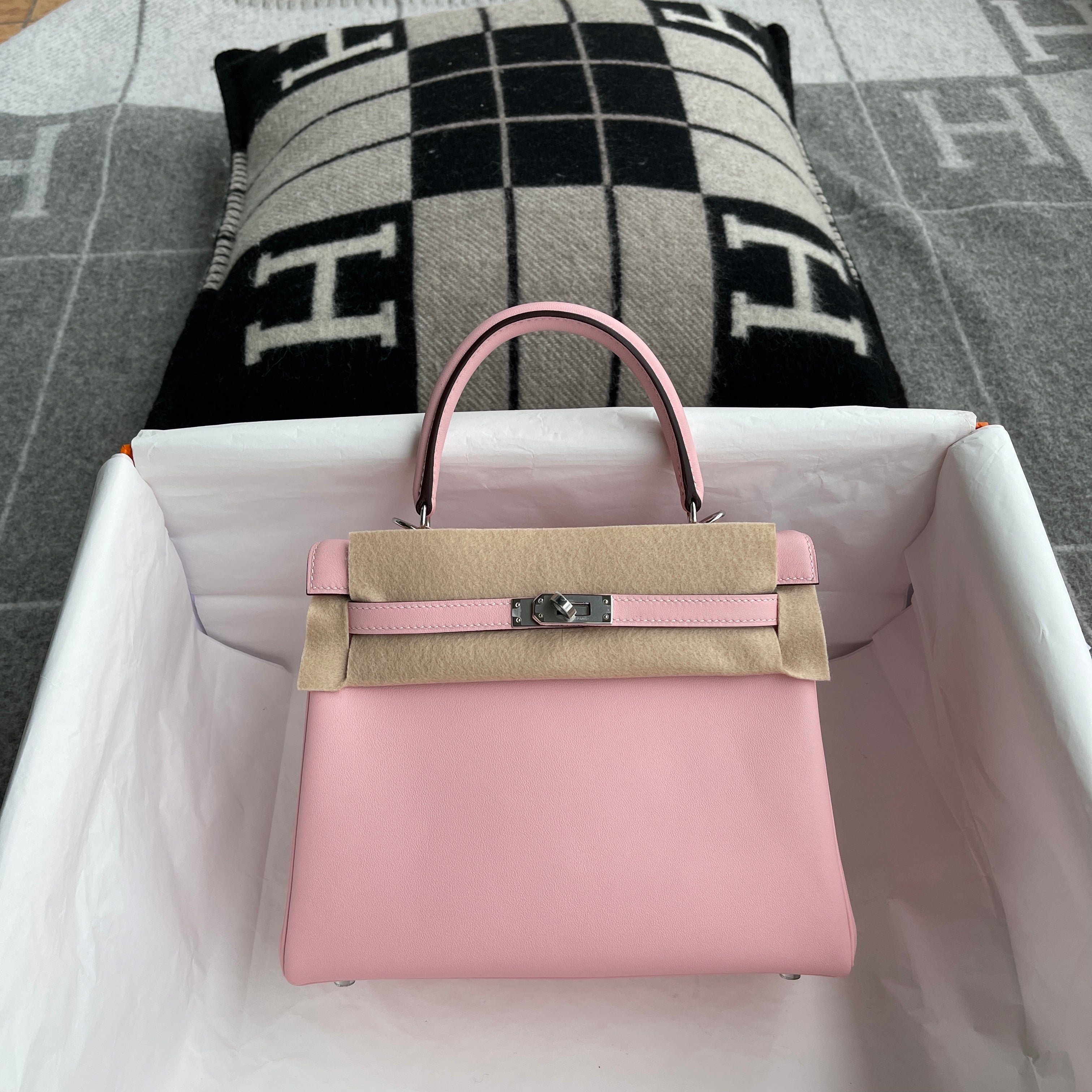 KELLY 25 SWIFT LEATHER ROSE SAKURA WITH PALLADIUM HARDWARE (PHW)