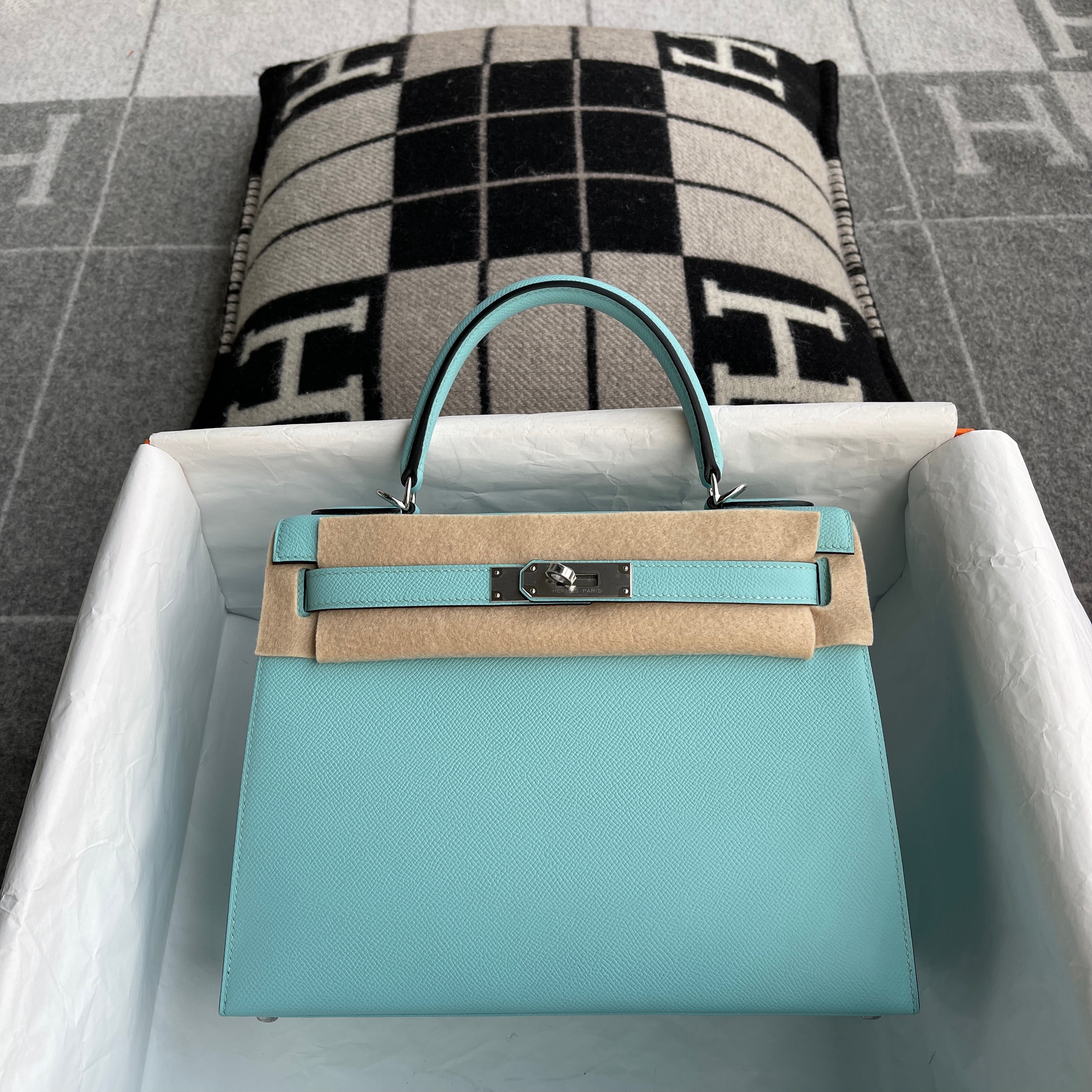KELLY 28 EPSOM LEATHER BLEU ATOLL WITH PALLADIUM HARDWARE (PHW)