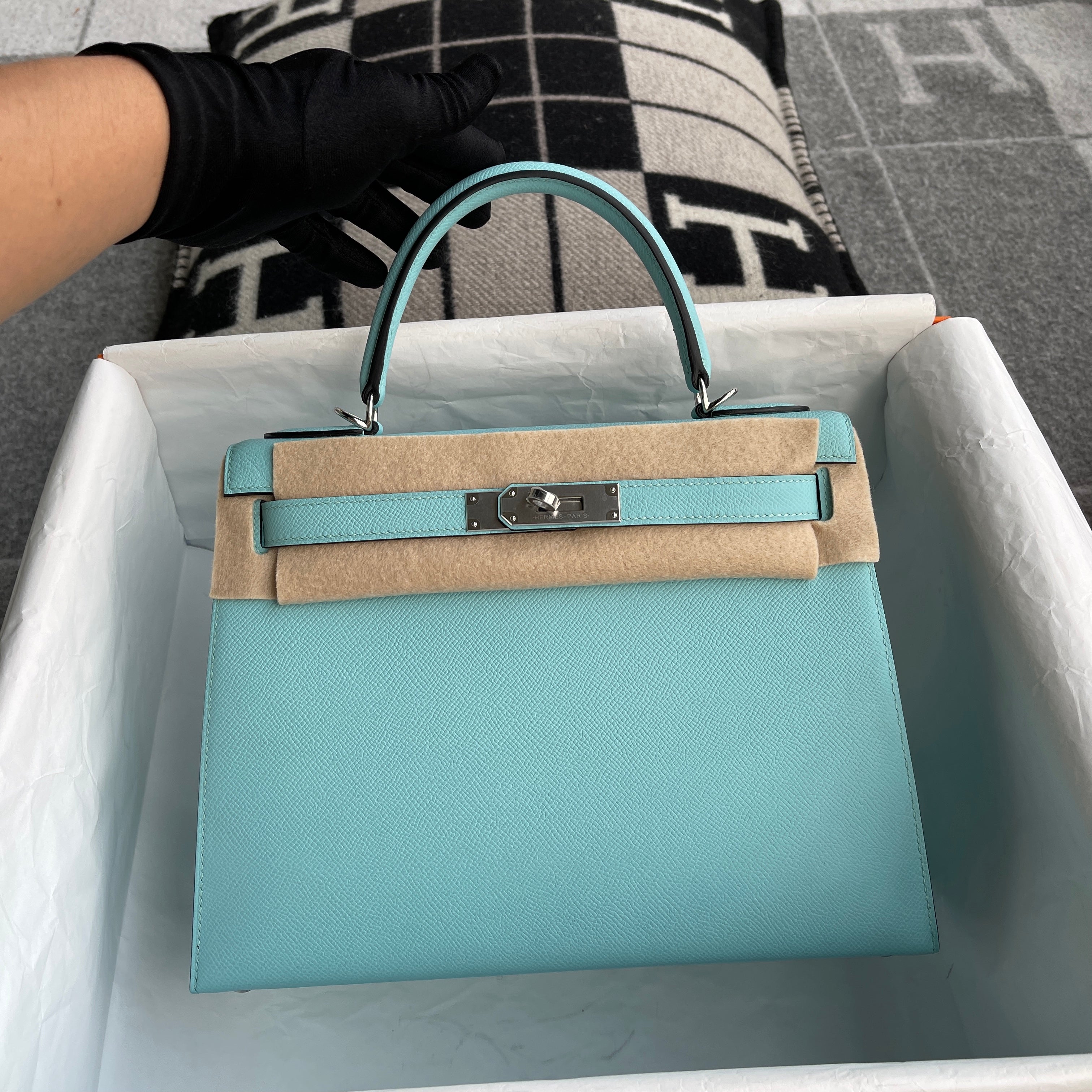 KELLY 28 EPSOM LEATHER BLEU ATOLL WITH PALLADIUM HARDWARE (PHW)