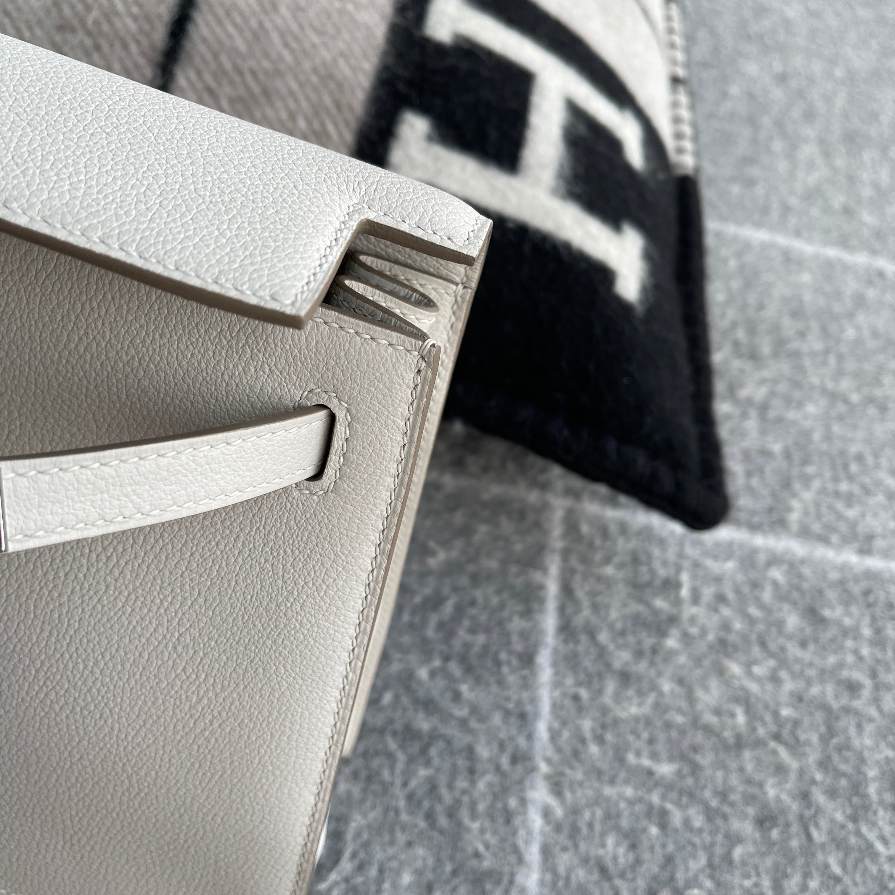 KELLY DANSE EVERCOLOR LEATHER BLANC WITH PALLADIUM HARDWARE (PHW)
