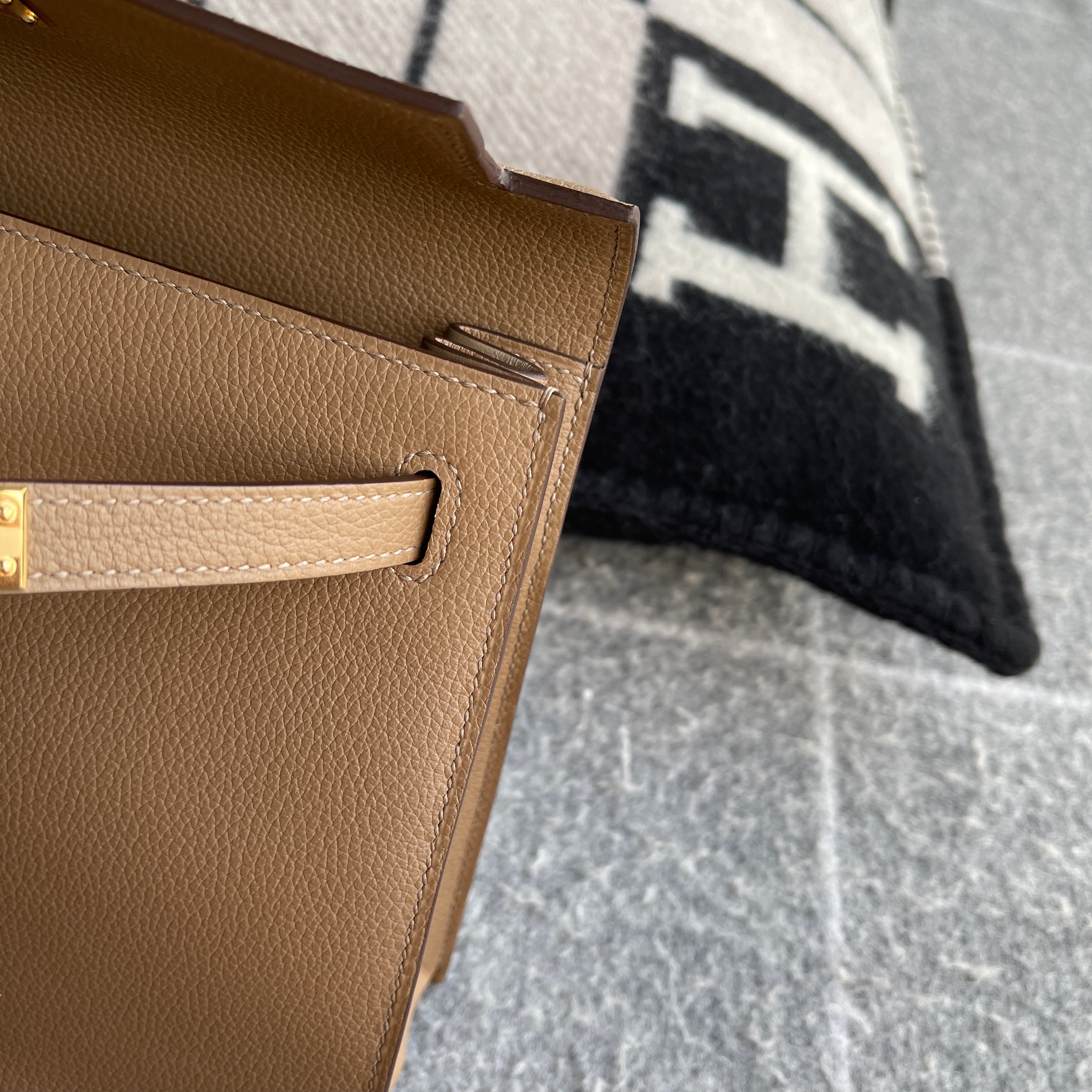 KELLY DANSE EVERCOLOR LEATHER BEIGE DE WEIMAR WITH GOLD HARDWARE (GHW)