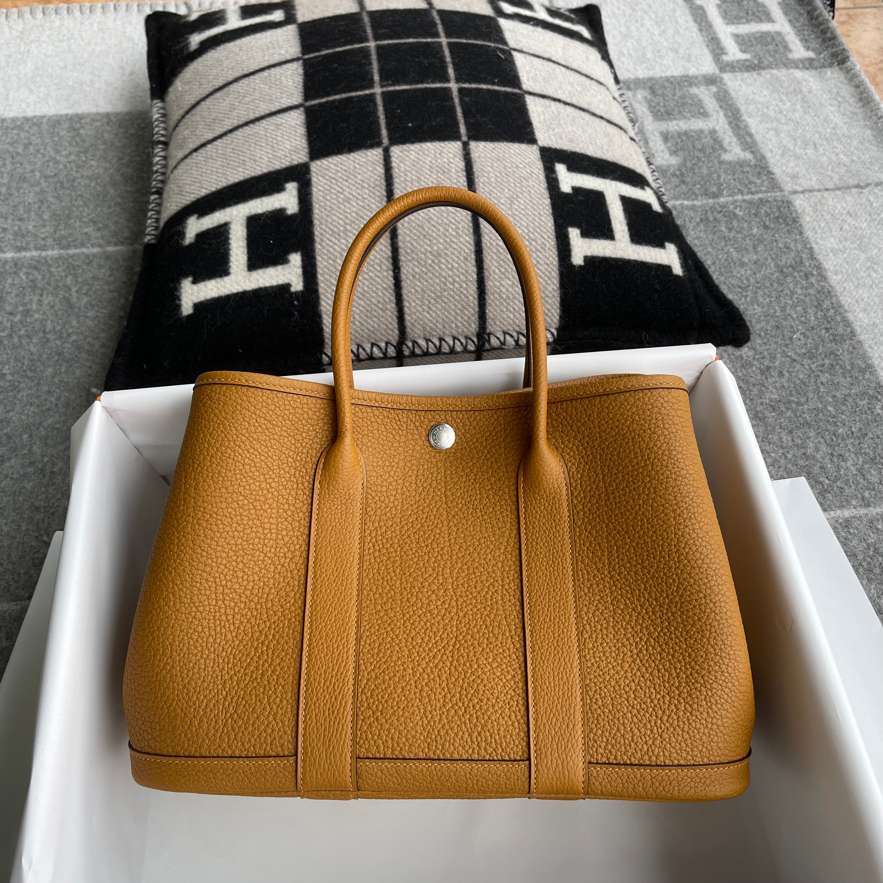 GARDEN PARTY 30 NEGONDA LEATHER BISCUIT WITH PALLADIUM HARDWARE (PHW)