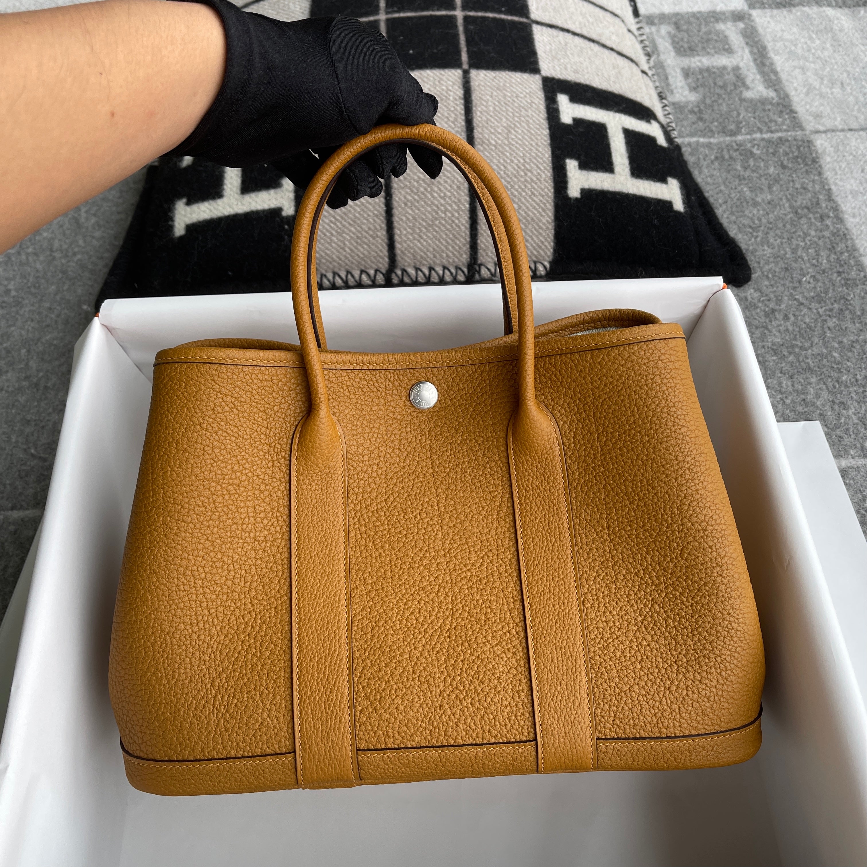 GARDEN PARTY 30 NEGONDA LEATHER BISCUIT WITH PALLADIUM HARDWARE (PHW)