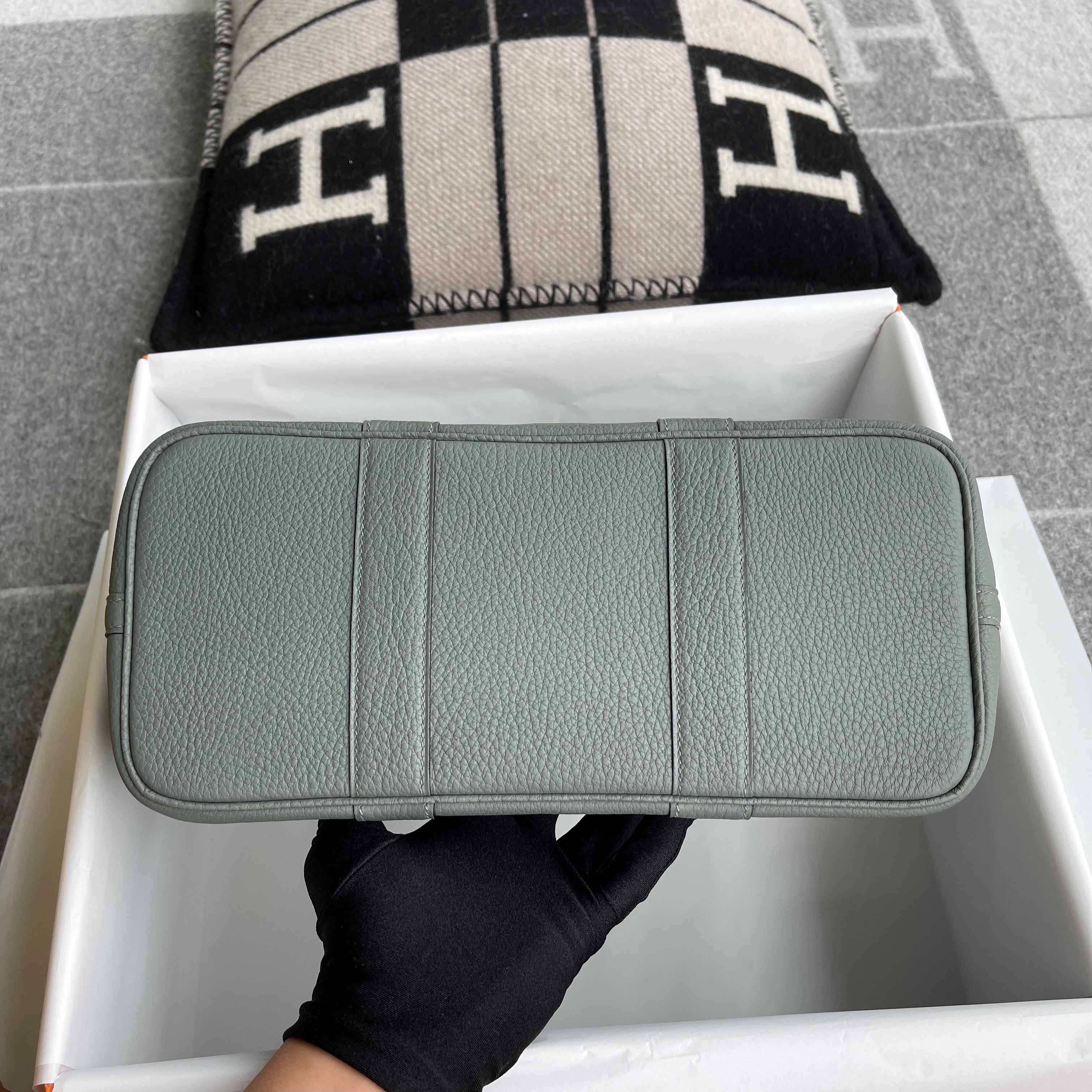 GARDEN PARTY 30 NEGONDA LEATHER VERT AMANDE WITH PALLADIUM HARDWARE (PHW)