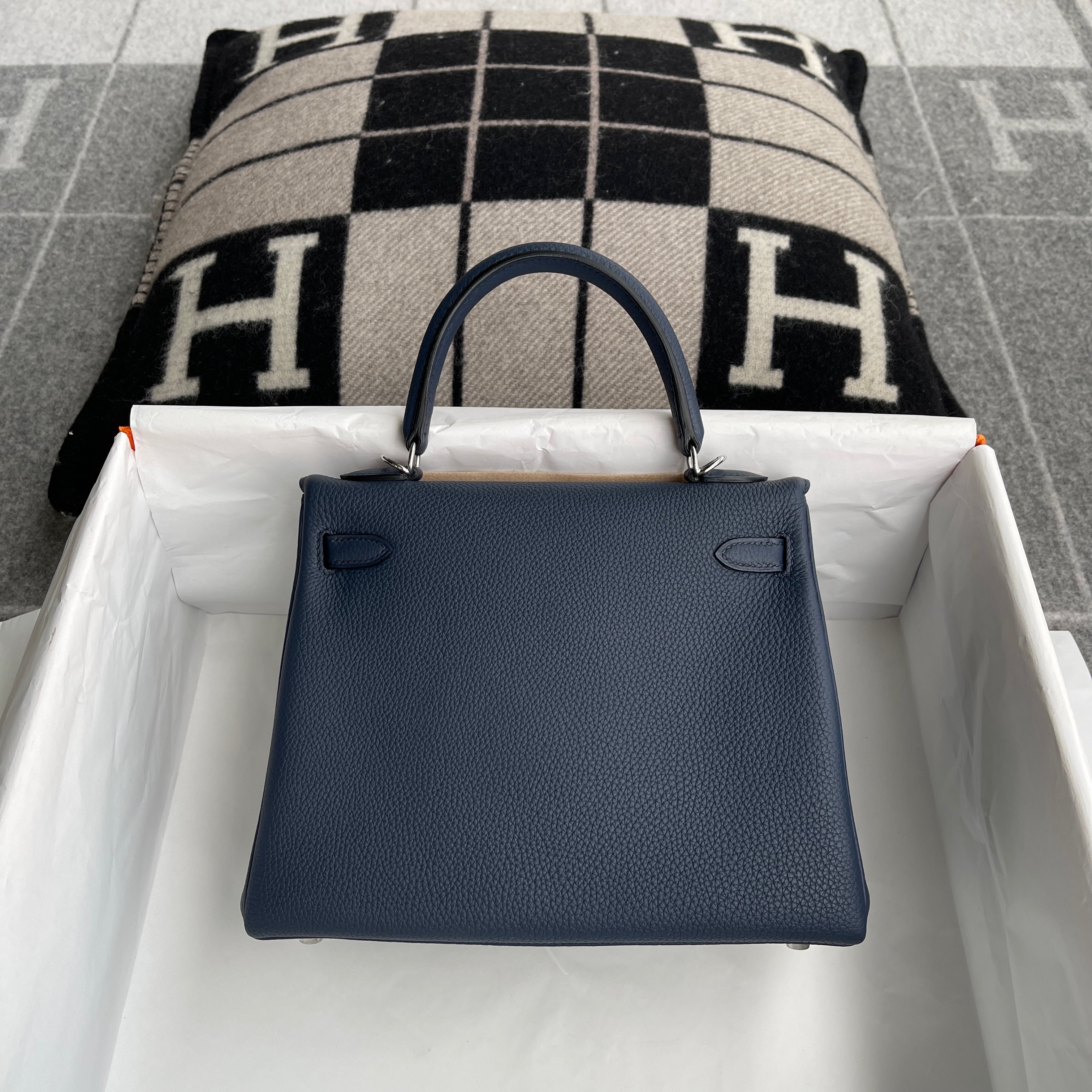 KELLY 25 TOGO LEATHER BLEU NUIT WITH PALLADIUM HARDWARE (PHW)