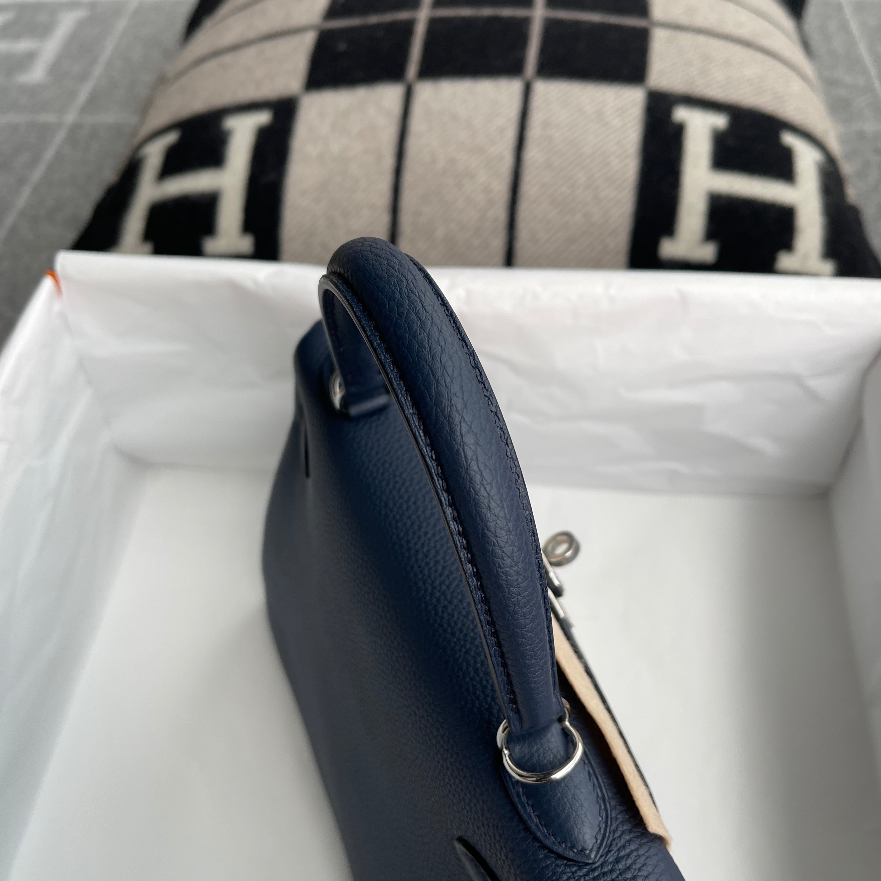 KELLY 25 TOGO LEATHER BLEU NUIT WITH PALLADIUM HARDWARE (PHW)