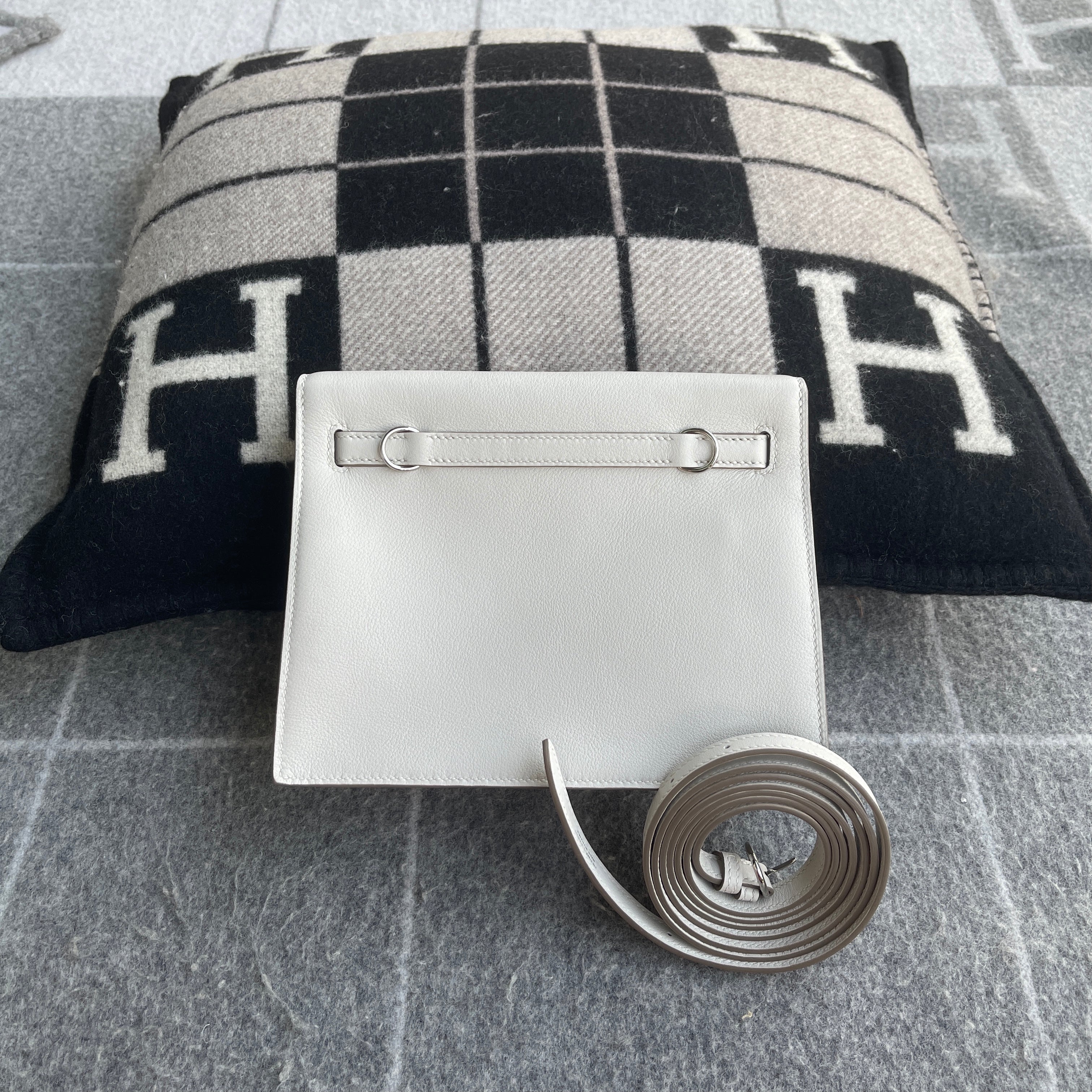 KELLY DANSE SWIFT LEATHER BLANC WITH PALLADIUM HARDWARE (PHW)