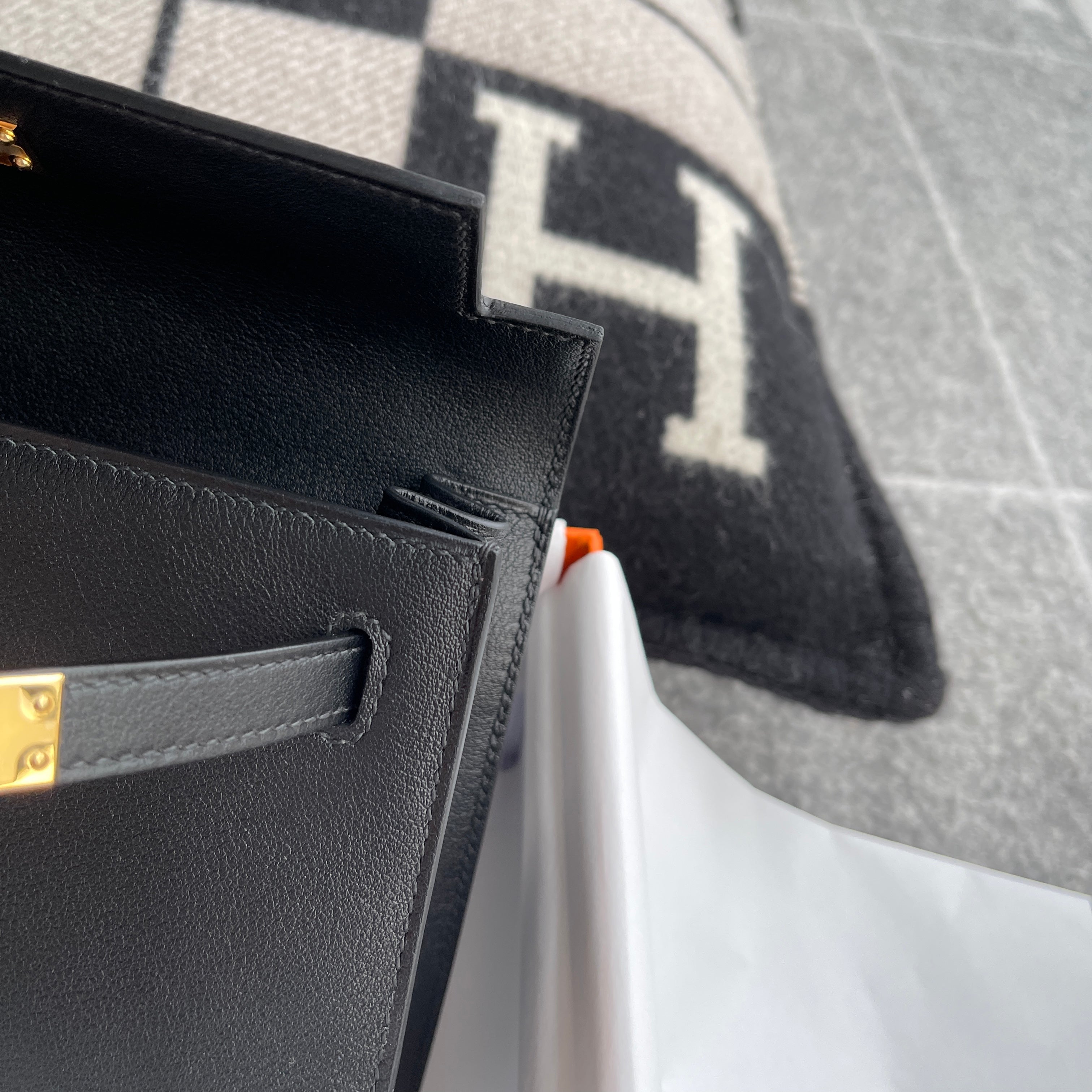KELLY DANSE SWIFT LEATHER NOIR (BLACK) WITH GOLD HARDWARE (GHW)