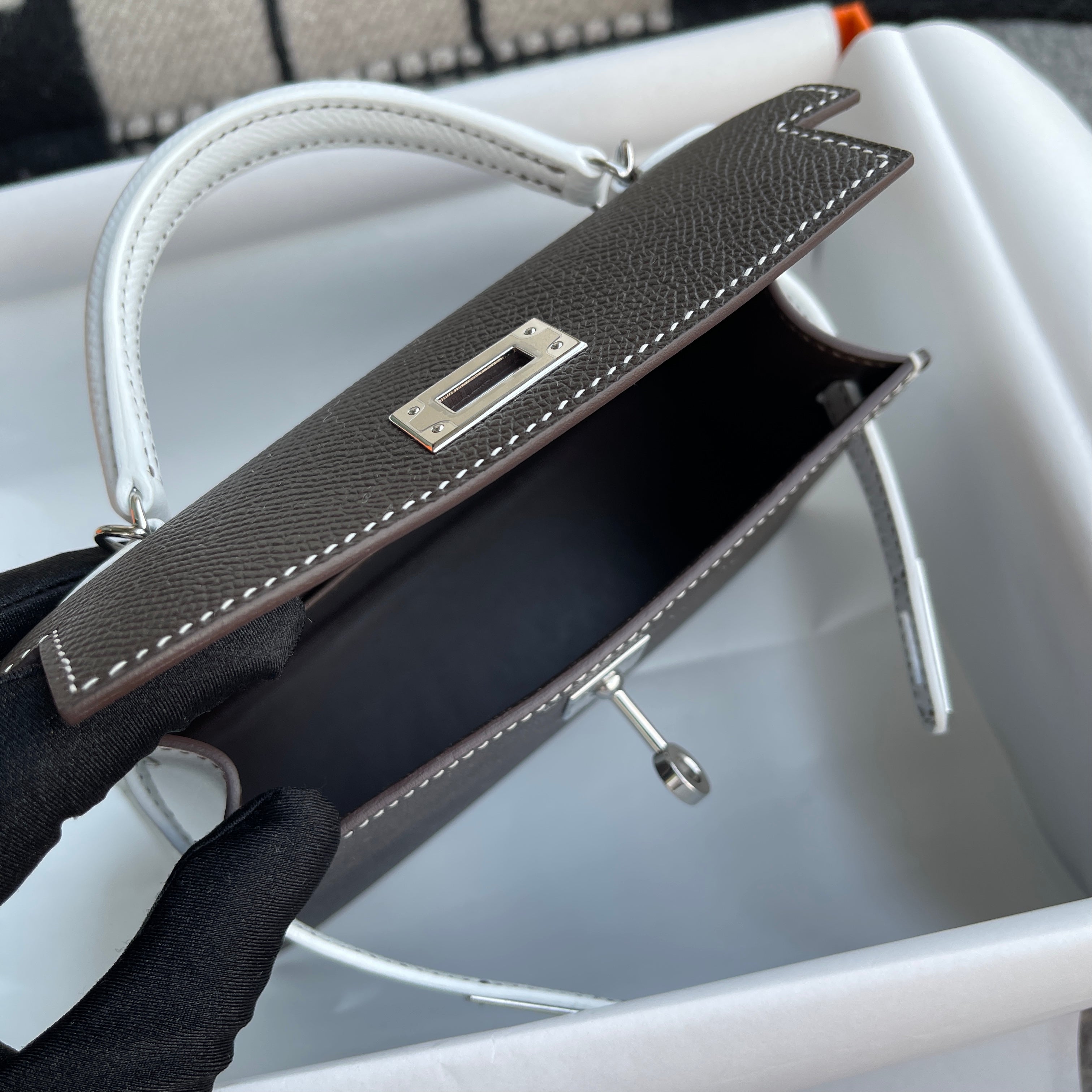 MINI KELLY II (20) EPSOM LEATHER HORSESHOE STAMP (HSS) BI-COLOR NOIR (BLACK) & BLANC WITH PALLADIUM HARDWARE (PHW)