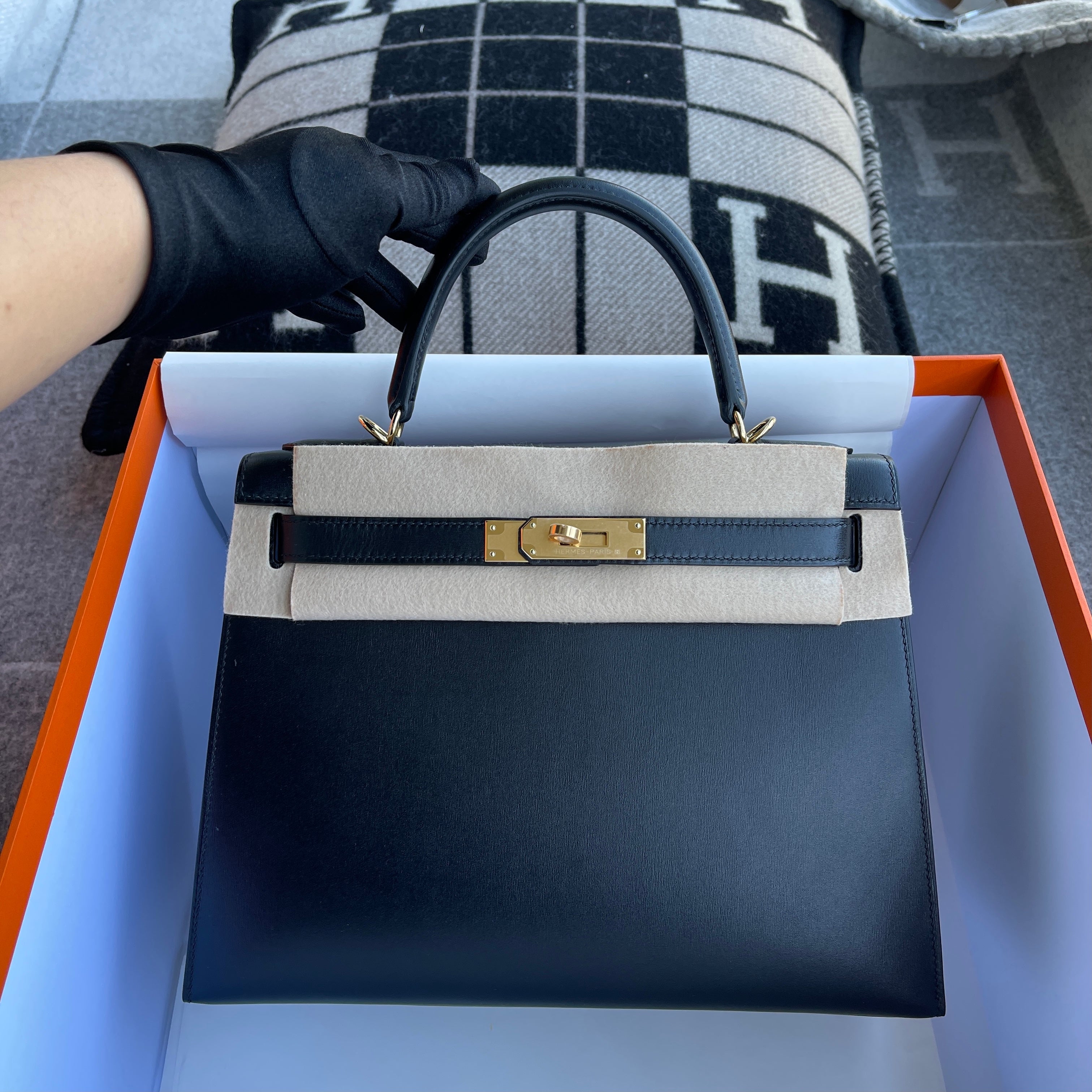 KELLY 28 BLACK BOX CALF LEATHER WITH GOLD HARDWARE (GHW)